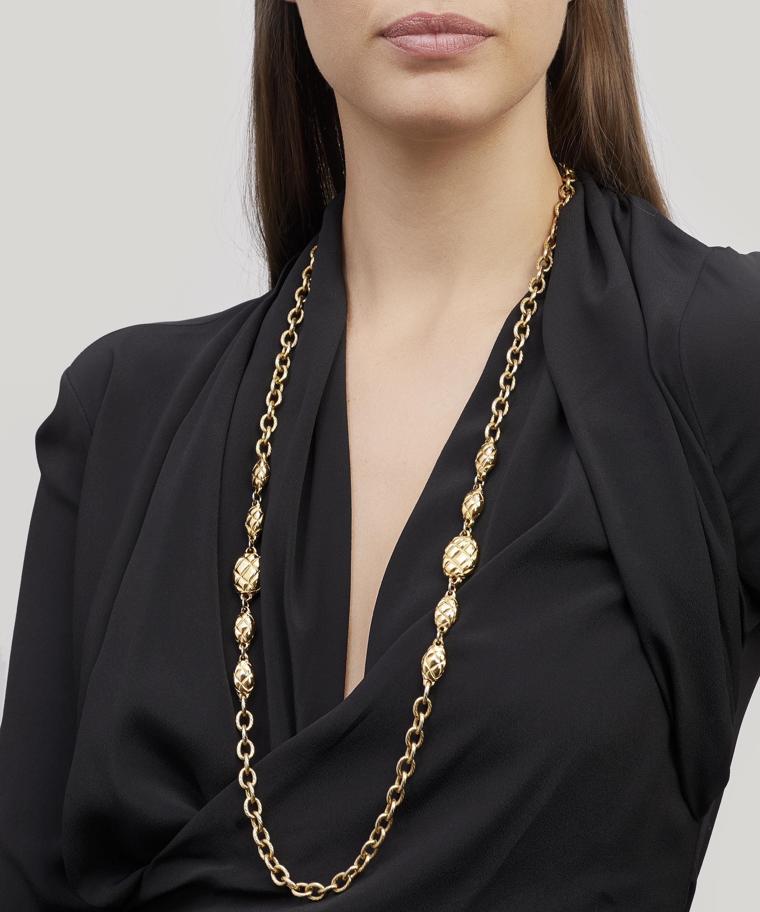 Designer Vintage - 1970s Chanel Gilt Necklace image number 1