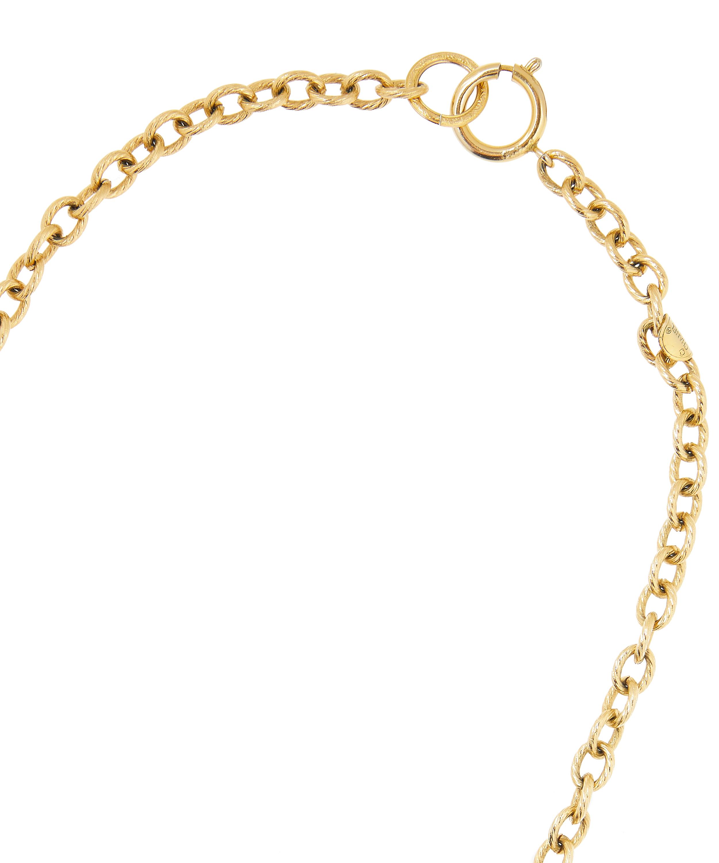 Designer Vintage - 1970s Chanel Gilt Necklace image number 3
