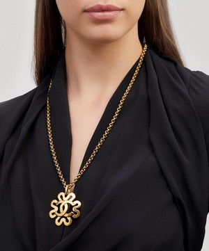 Designer Vintage - 1990s Chanel Gilt Logo and Daisy Pendant Necklace image number 1