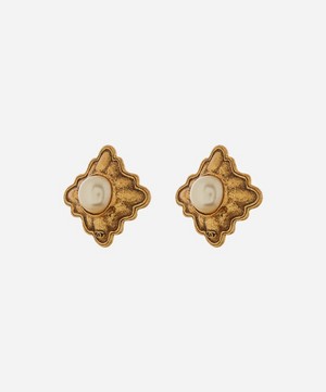 Designer Vintage - 1980s Chanel Gilt Faux Pearl Dome Clip-On Earrings image number 2