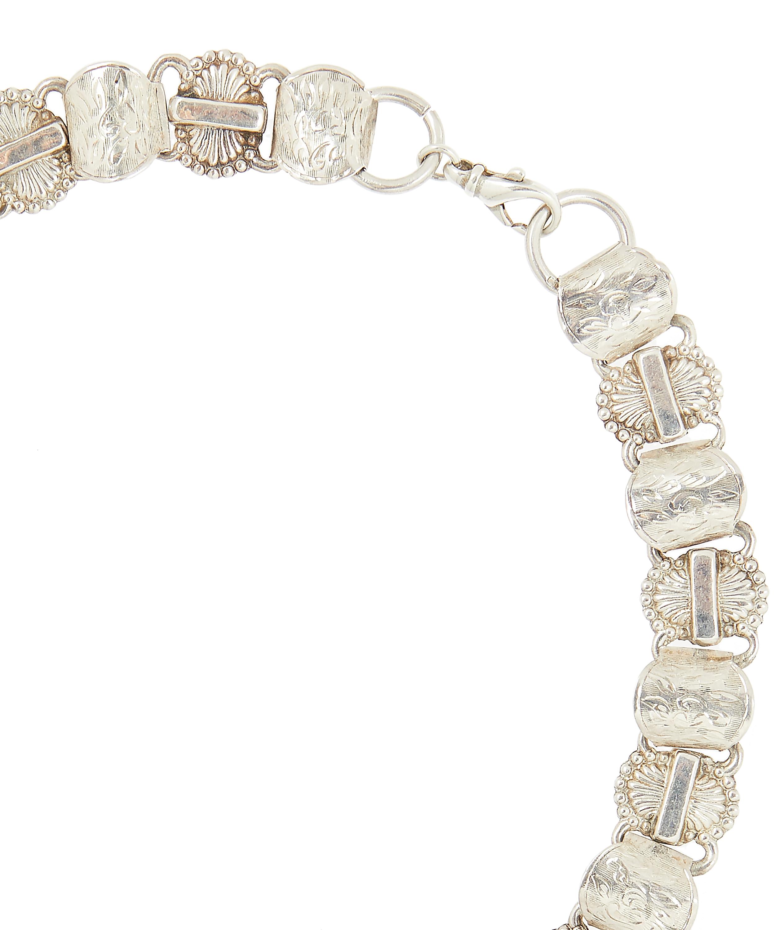 Designer Vintage - 1970s Silver Scallop Necklace image number 3