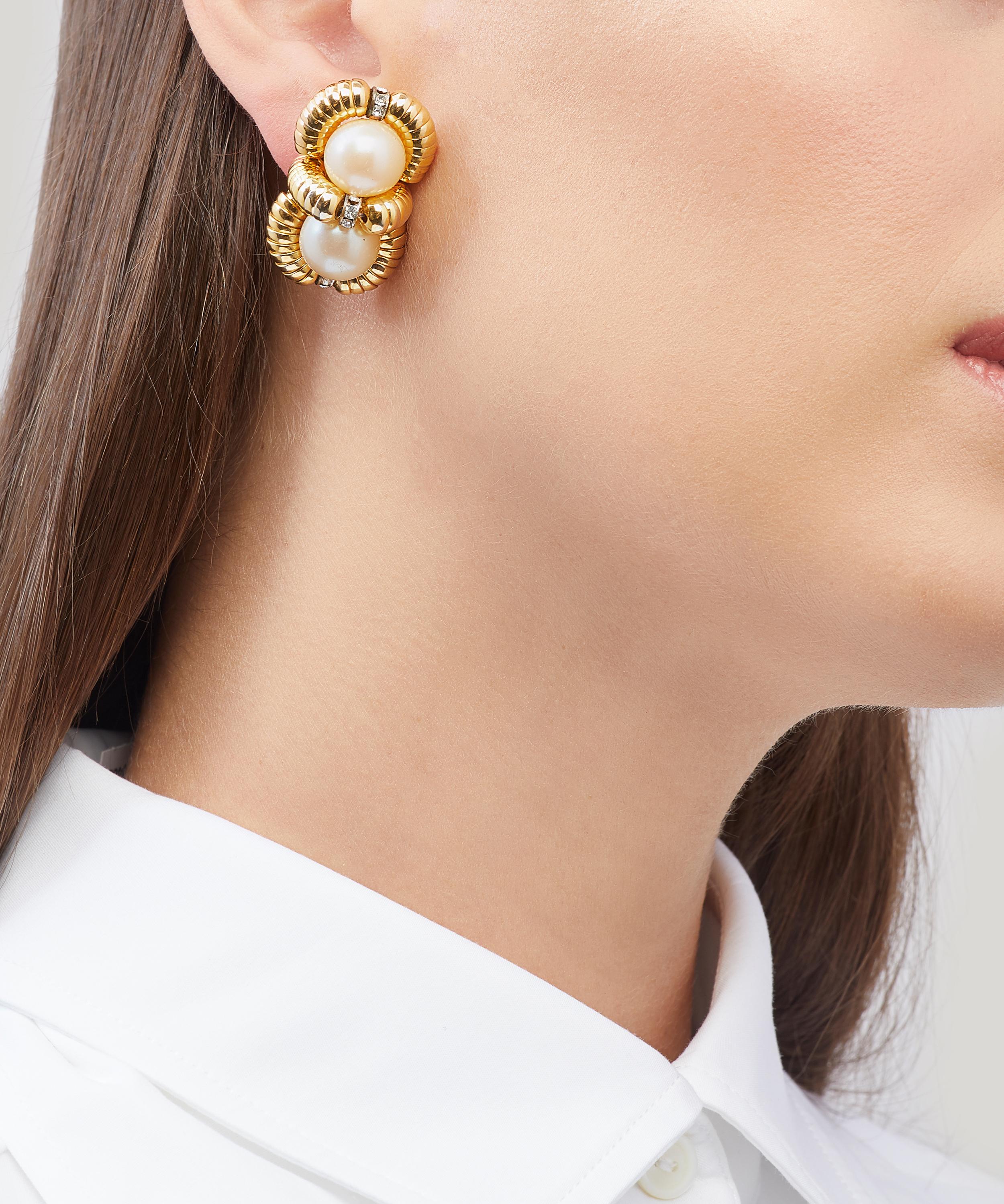 Designer Vintage - 1980s Gilt Faux Pearl and Diamond Clip-On Earrings image number 1