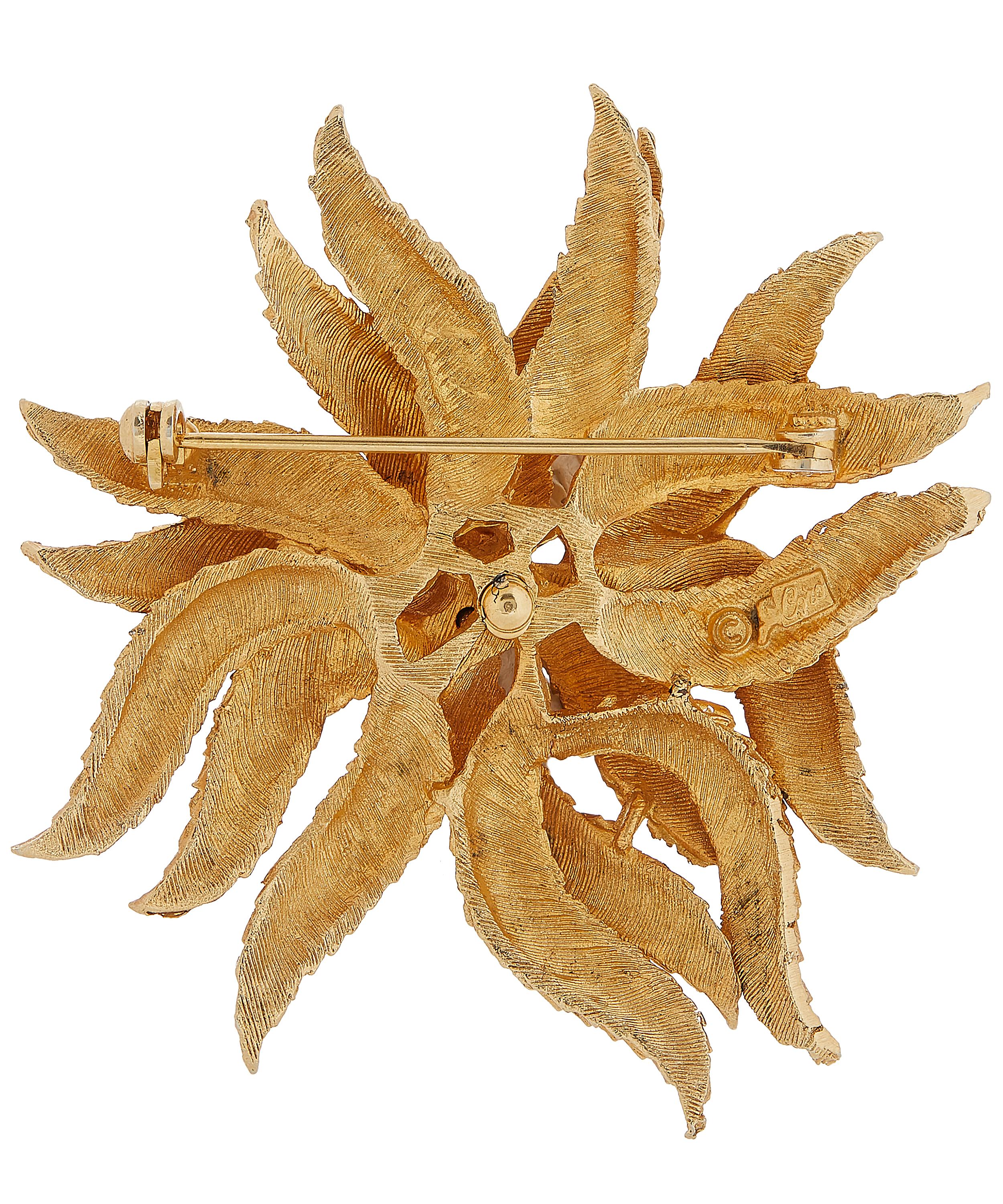 Designer Vintage - 1950s Coro Gilt Starfish Brooch image number 3