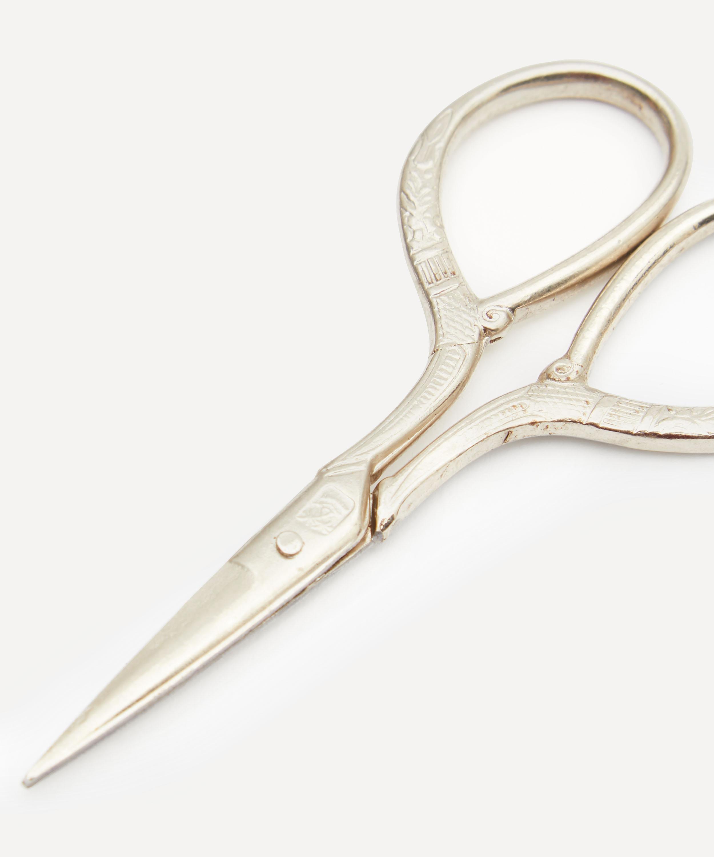 Liberty - Tresco Print Sewing Scissors in Pouch image number 3