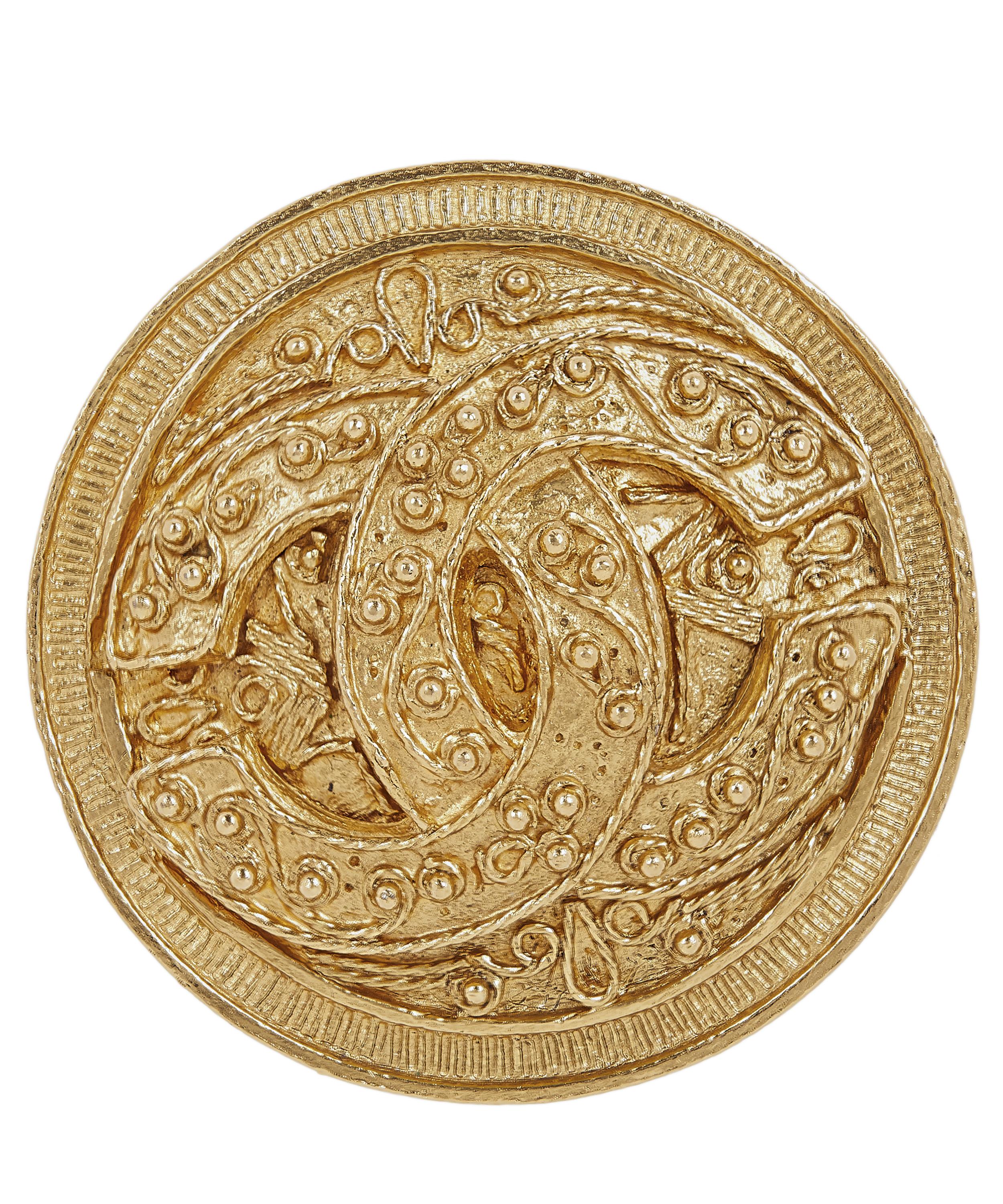 Designer Vintage - 1990s Chanel Gilt Shield Brooch image number 0