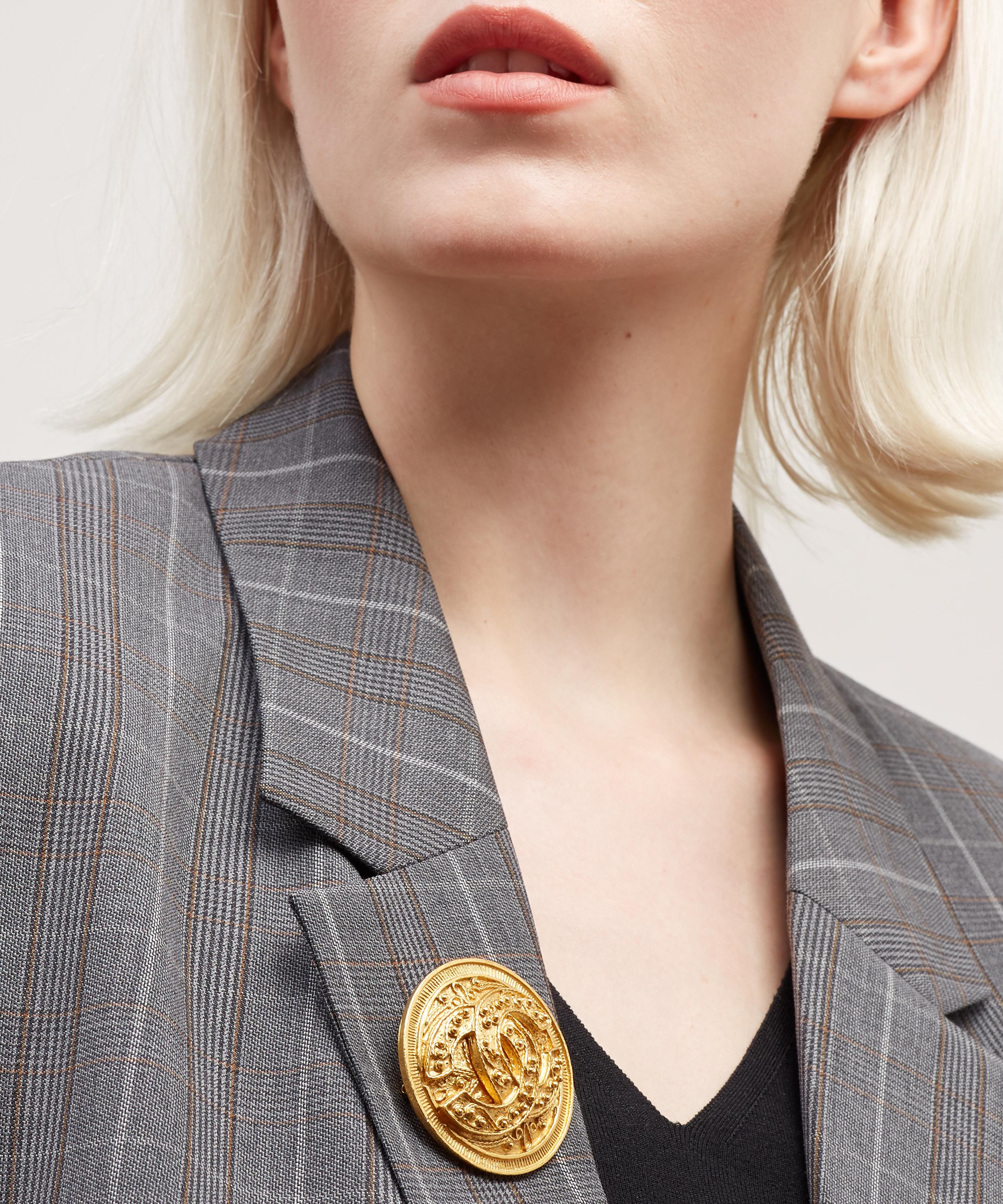 Designer Vintage - 1990s Chanel Gilt Shield Brooch image number 1