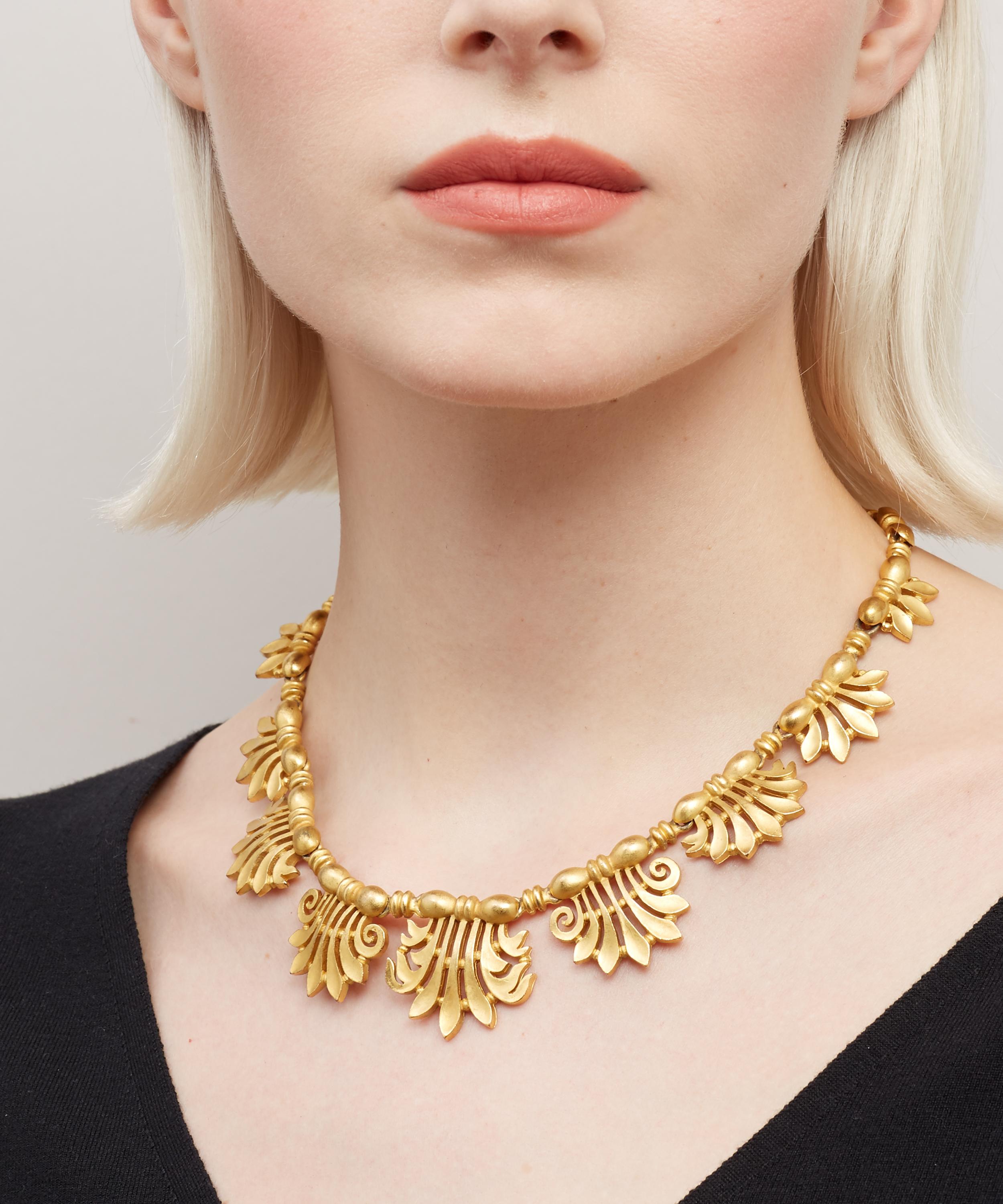 Designer Vintage - 1970s Liberty Gilt Necklace image number 1