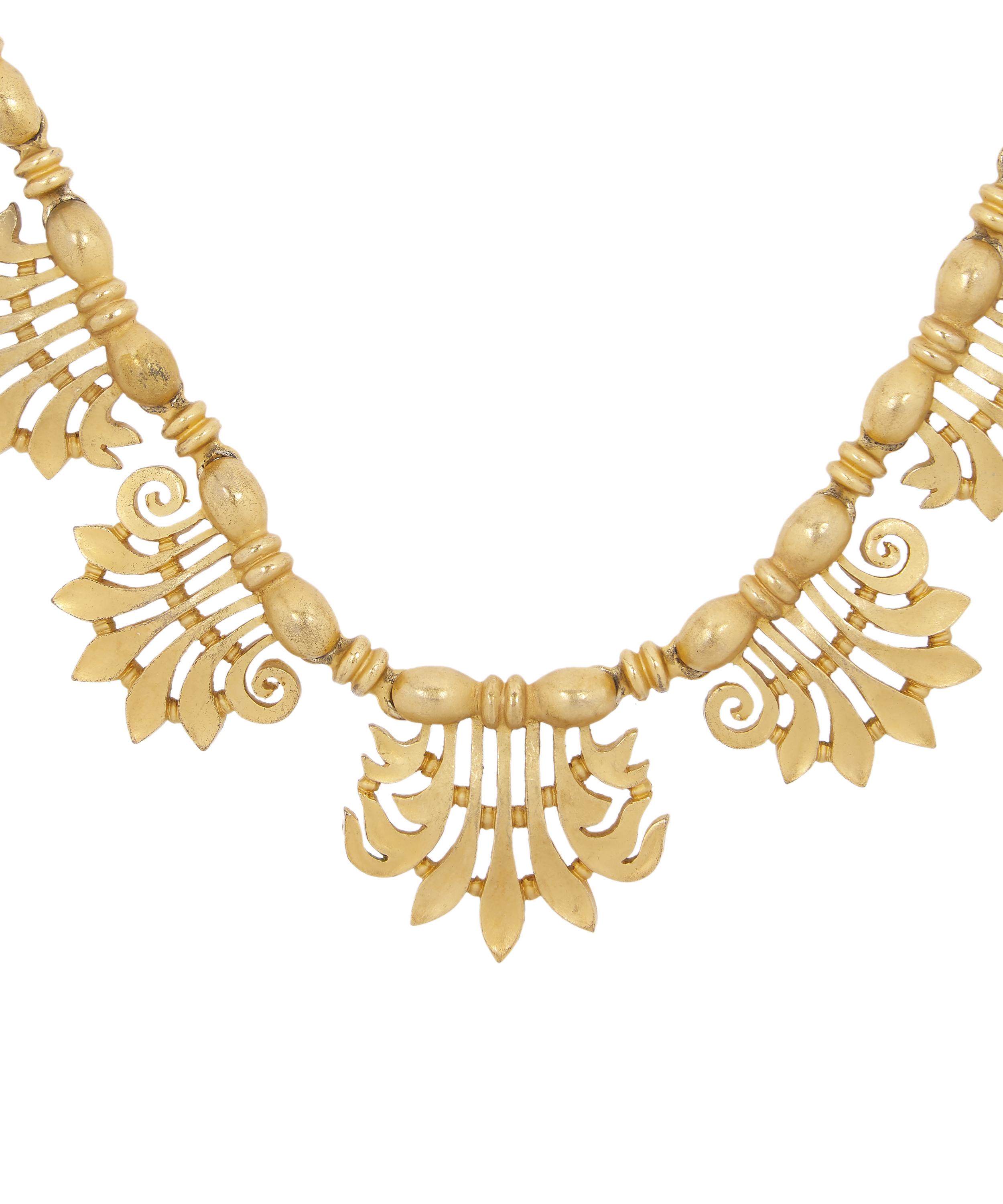 Designer Vintage - 1970s Liberty Gilt Necklace image number 2