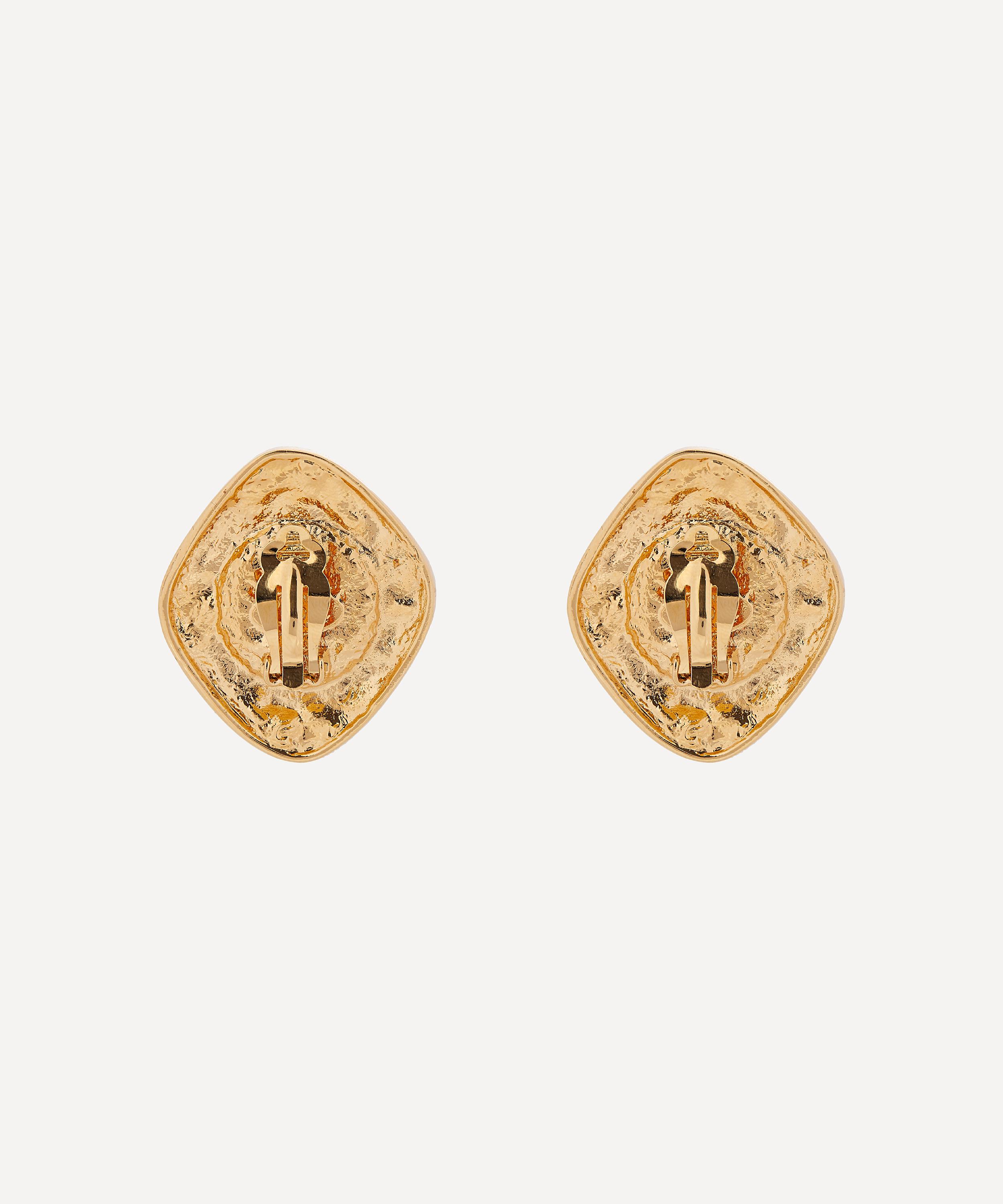 Designer Vintage - 1980s Chanel Gilt Faux Pearl Rhomboid Clip-On Earrings image number 3