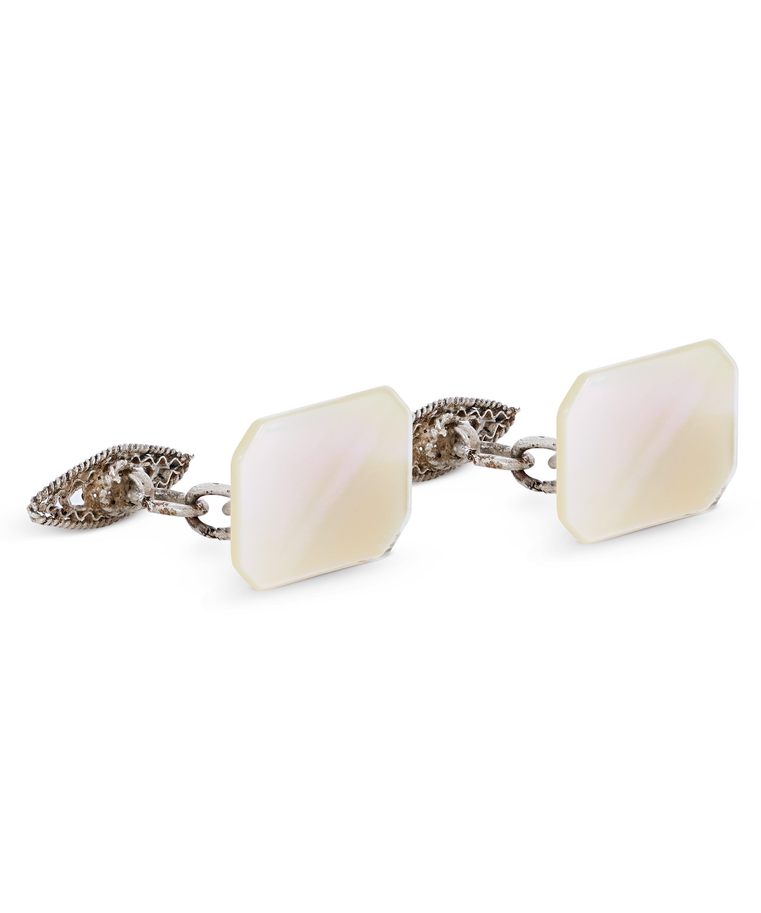 Designer Vintage - 1950s Mother-Of-Pearl Cufflinks image number 1