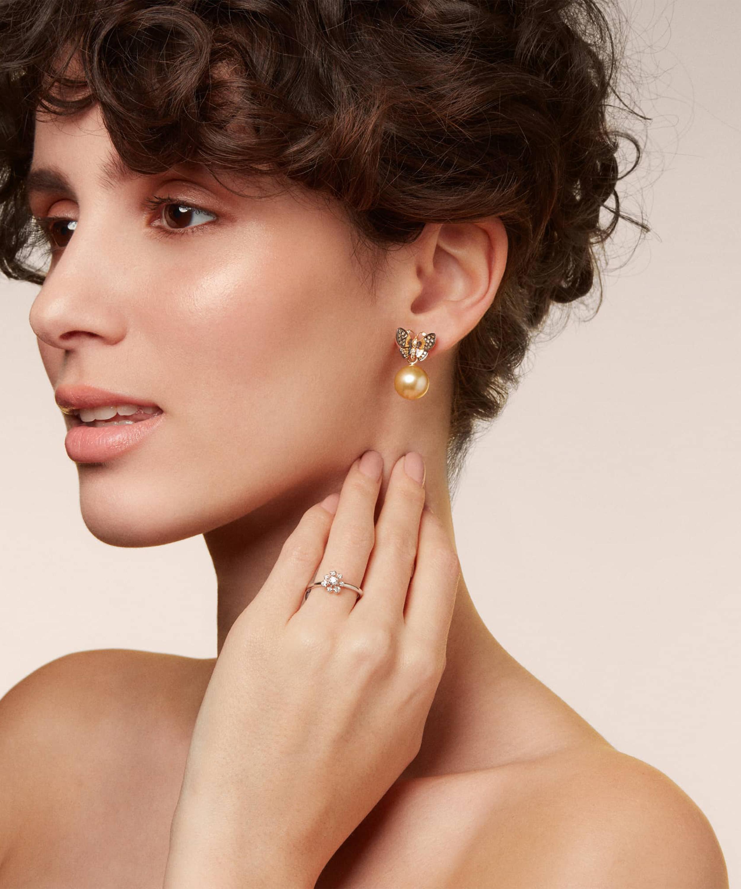 Annoushka - 18ct Gold Mythology Single Diamond Bee Earring Drop image number 1