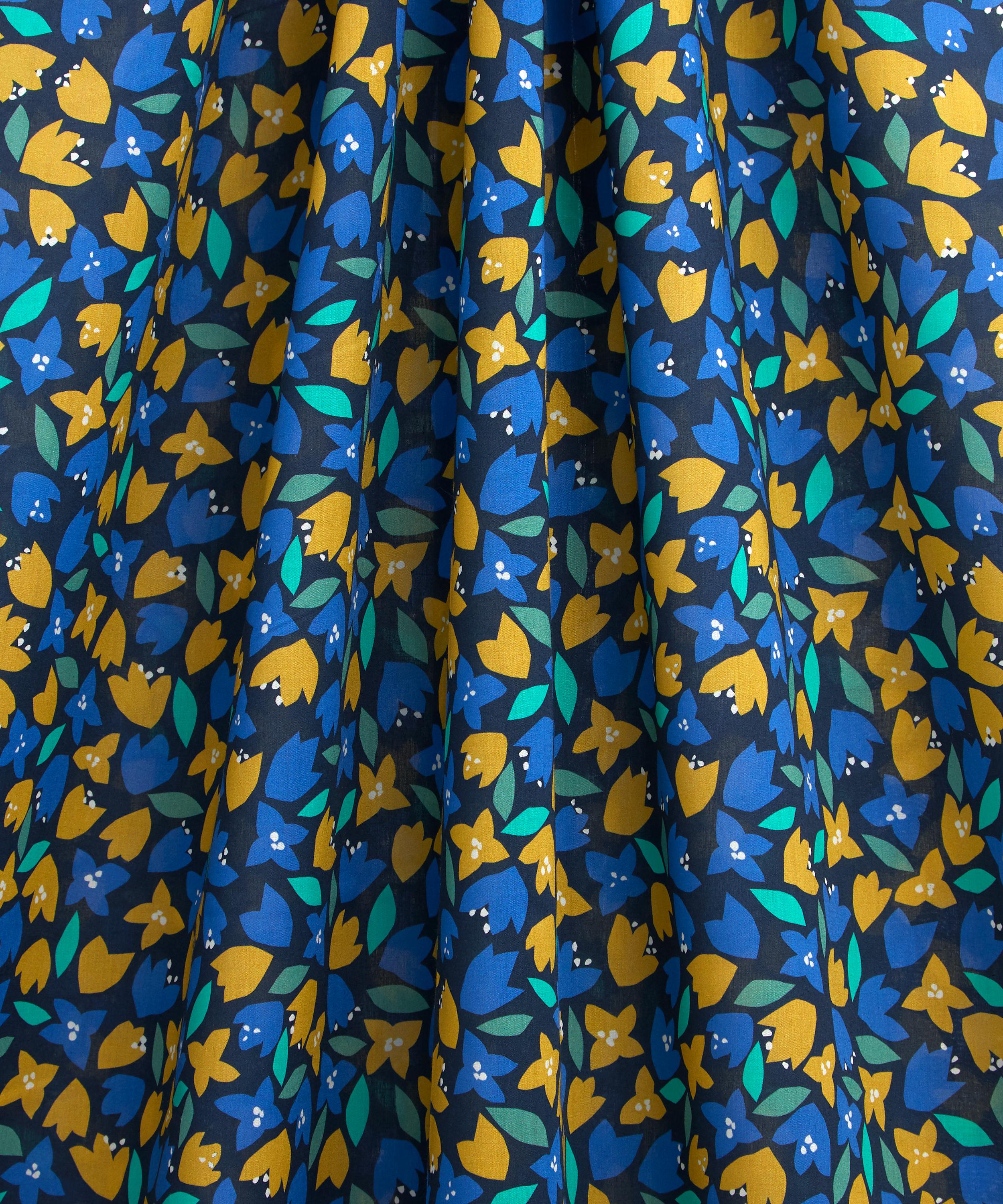 Liberty Fabrics - Scattered Petals Tana Lawn™ Cotton image number 3