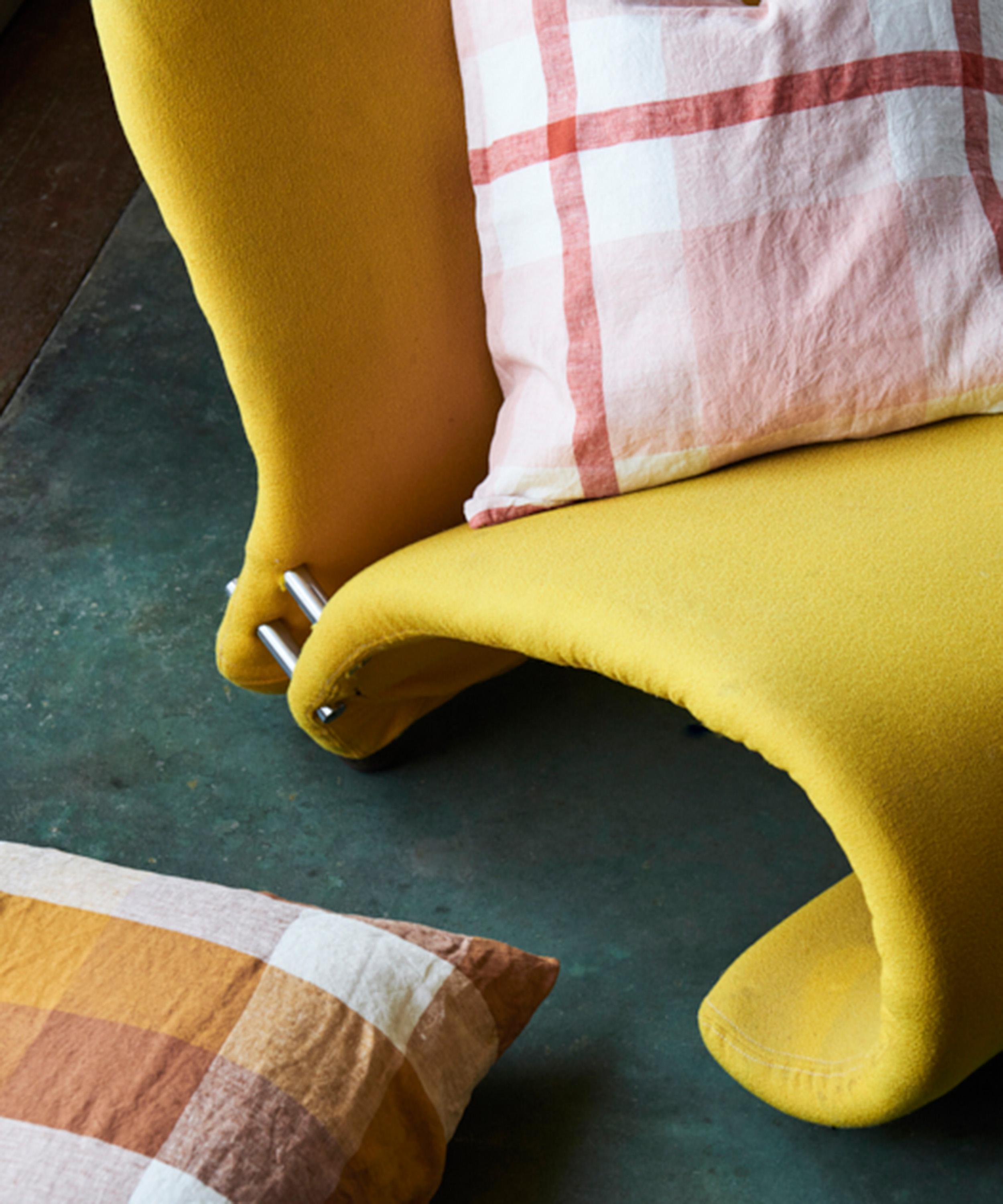Society of Wanderers - Floss Check Cushion Cover image number 1