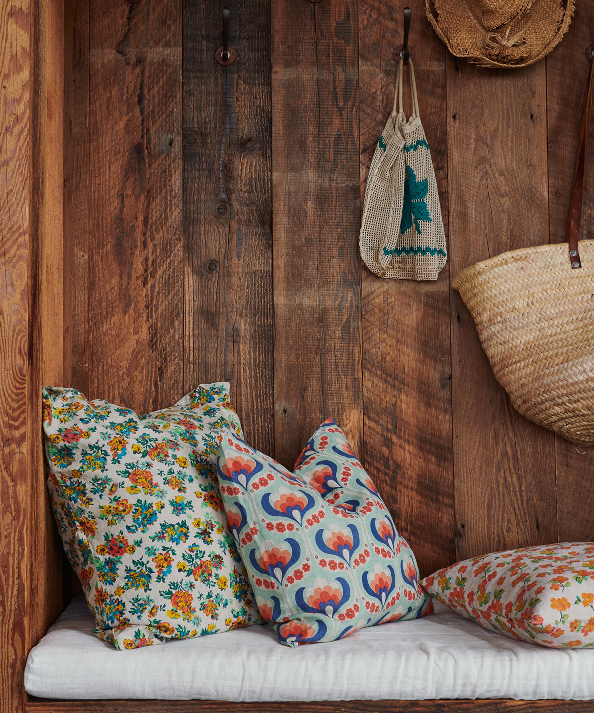Society of Wanderers - Elma Floral Cushion Cover image number 1