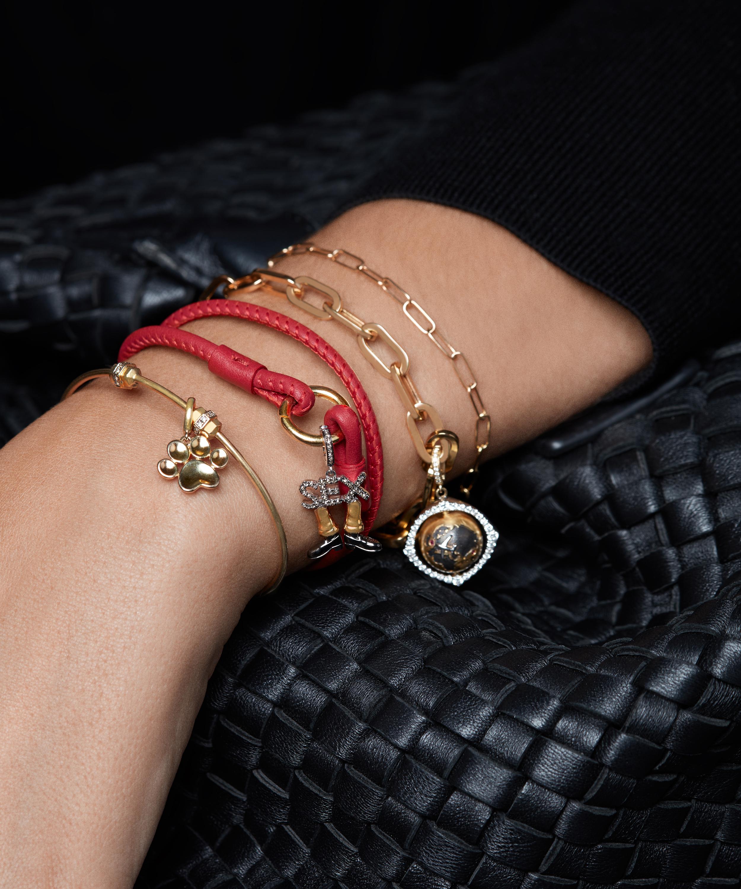 Annoushka - 18ct Gold Paw Print Charm image number 1