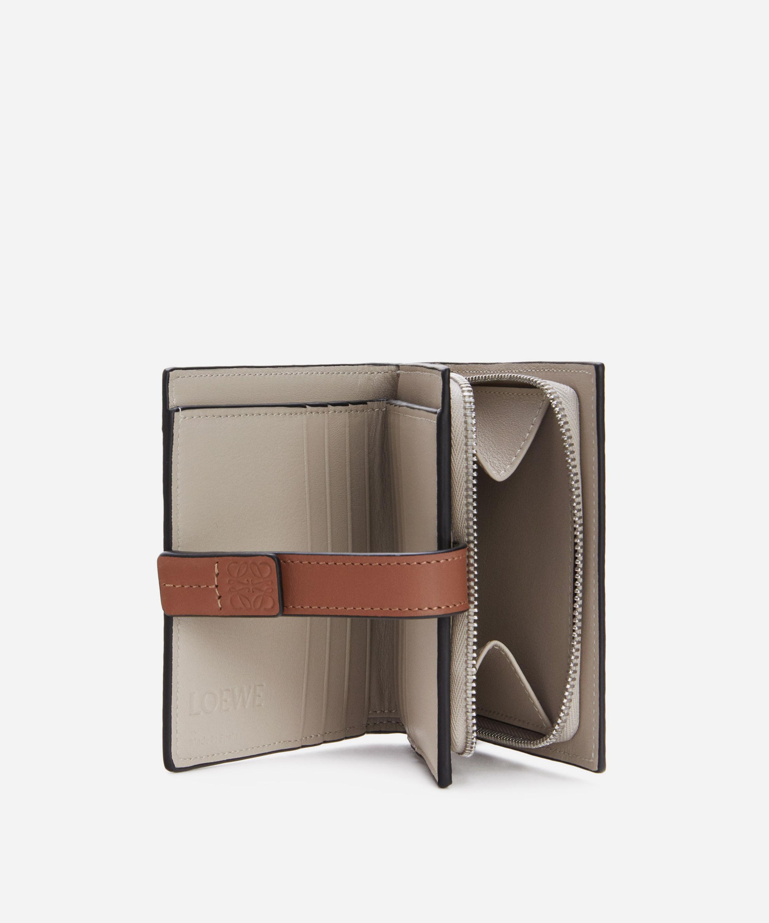 【国内発送】Compact zip wallet in soft grained calfskin C660Z41X02_0608_1F.jpg?sw=1200