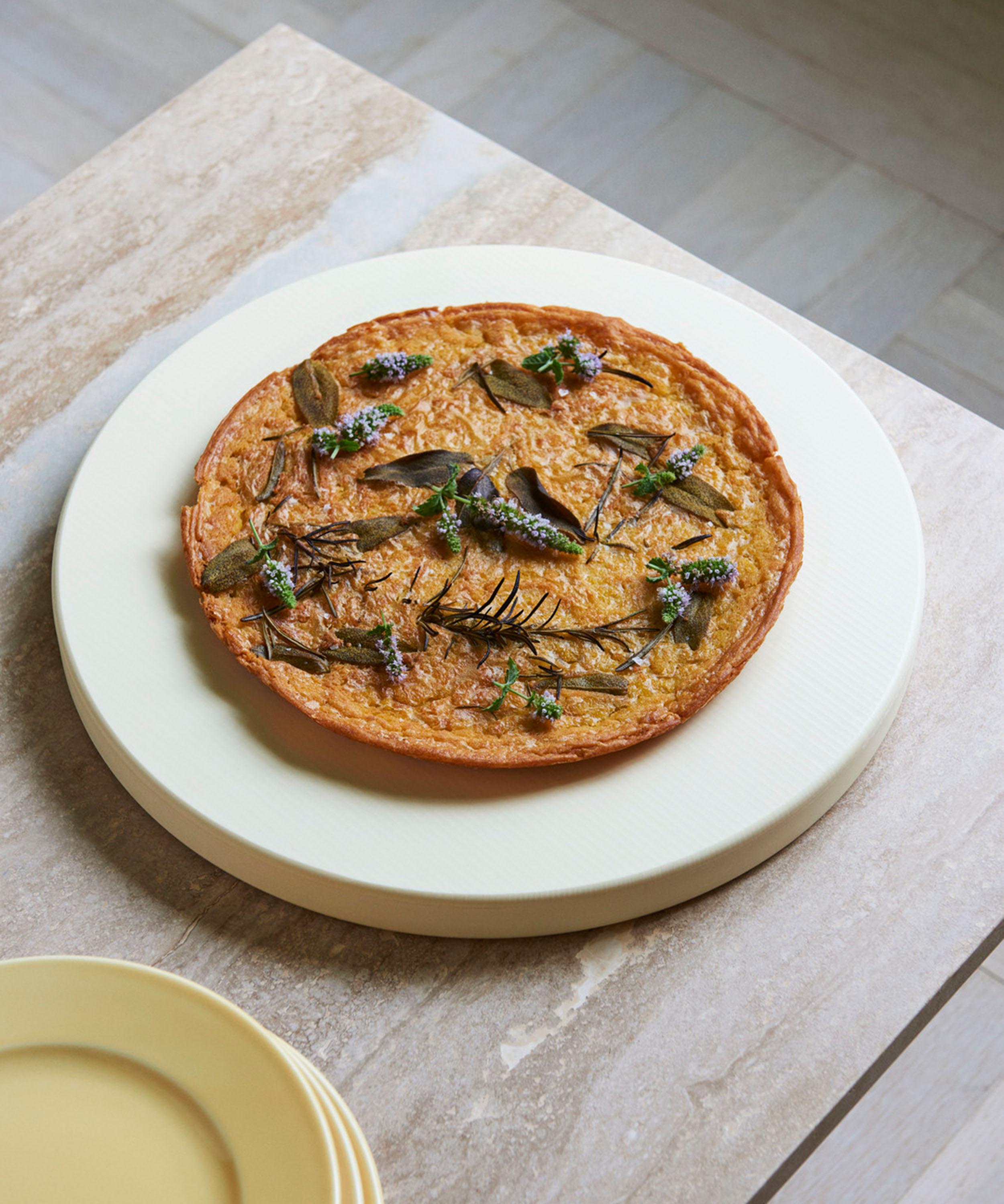 Hay - Large Round Chopping Board image number 2