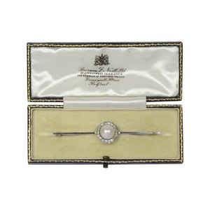 Kojis - Platinum-Plated Gold 1910s Antique Pearl and Diamond Brooch image number 1