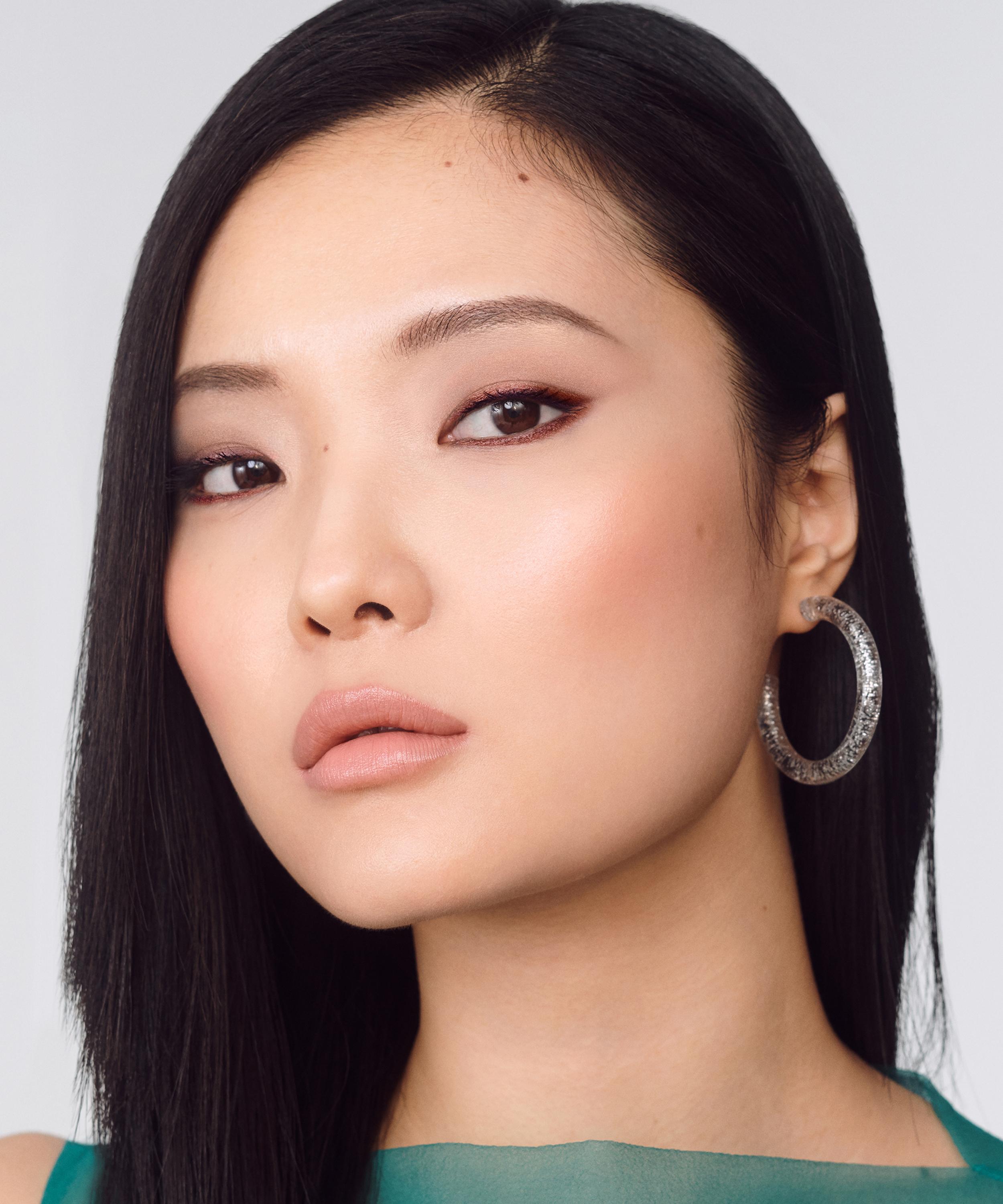 Bobbi Brown - The Essential Multicolour Eye Shadow Palette in Bold Burgundy image number 5