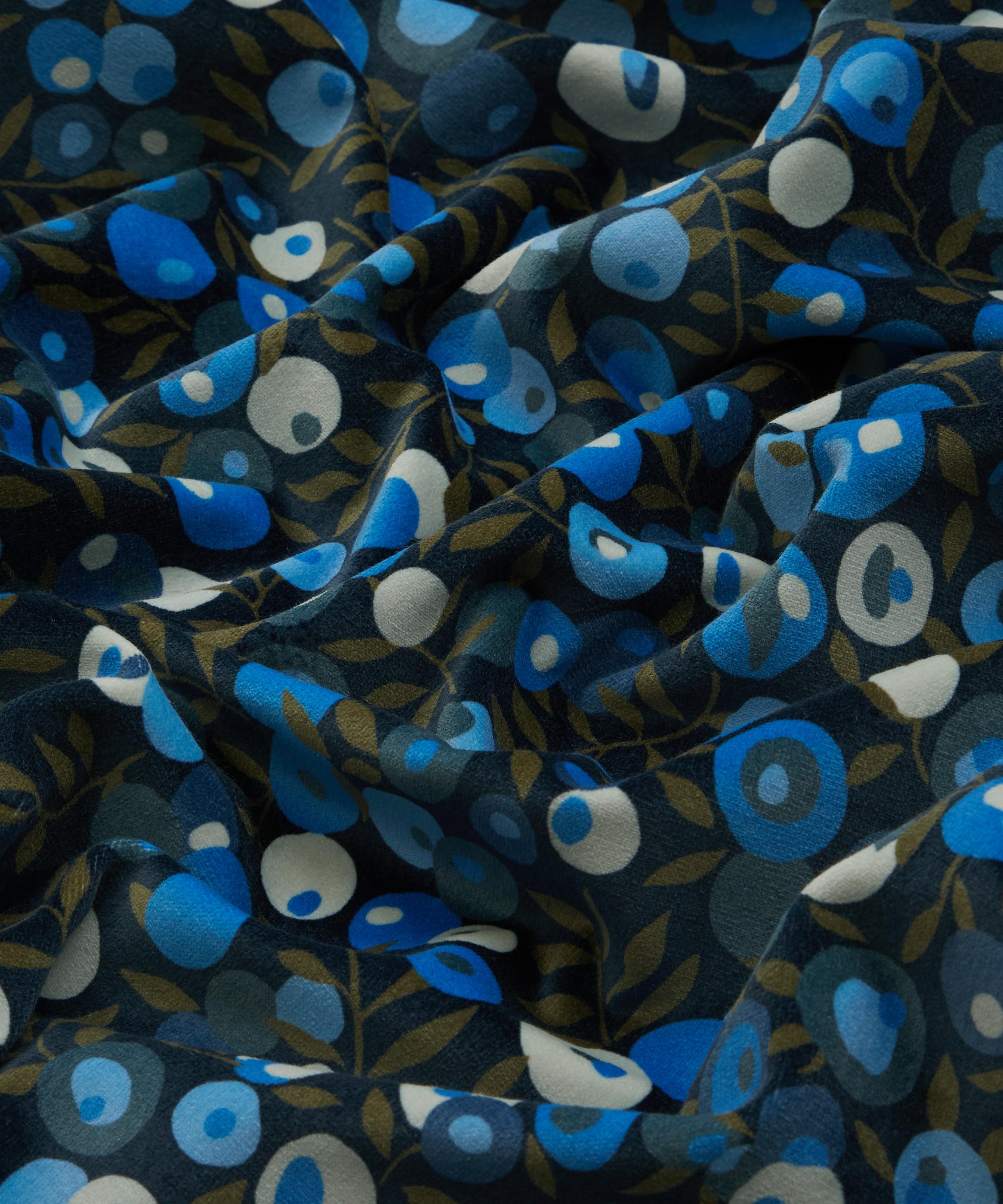 Liberty Interiors - Wiltshire Blossom Wellington Velvet in Lapis Dark image number 3
