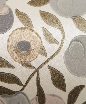 Liberty Interiors - Wiltshire Blossom Wallpaper in Pewter Gold image number 3