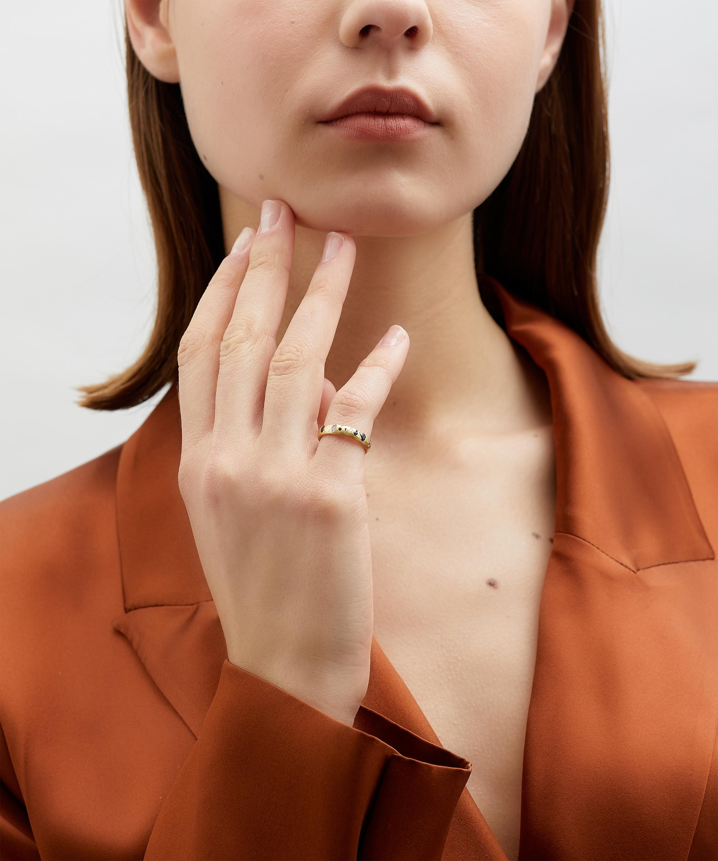 Polly Wales - 18ct Gold Black and White Sapphire Confetti Ring image number 1