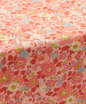 Coco & Wolf - Betsy and Poppy and Daisy Scalloped Table Runner image number 1