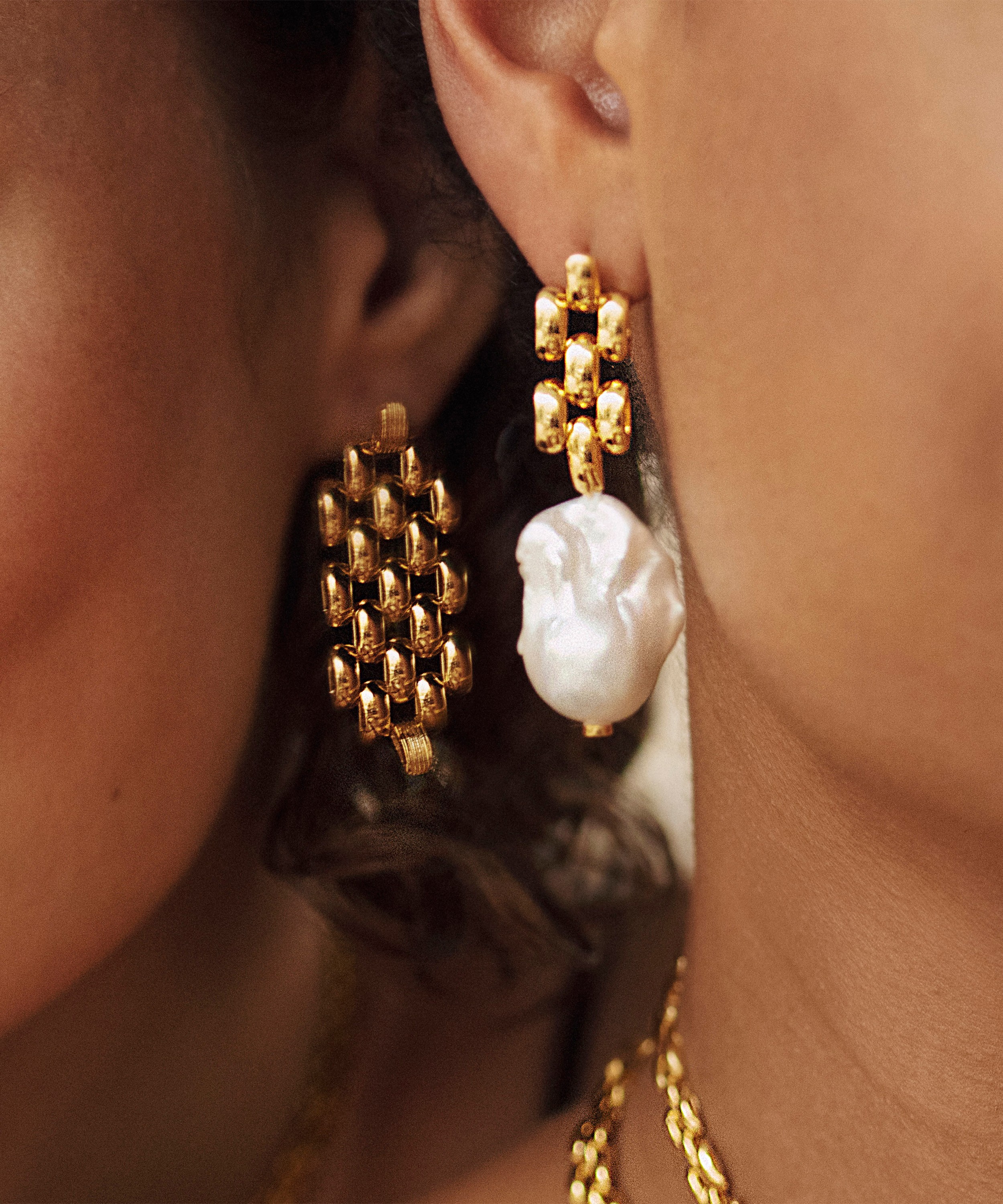 Monica Vinader - 18ct Gold Plated Vermeil Silver Baroque Pearl Chain Drop Earrings image number 2