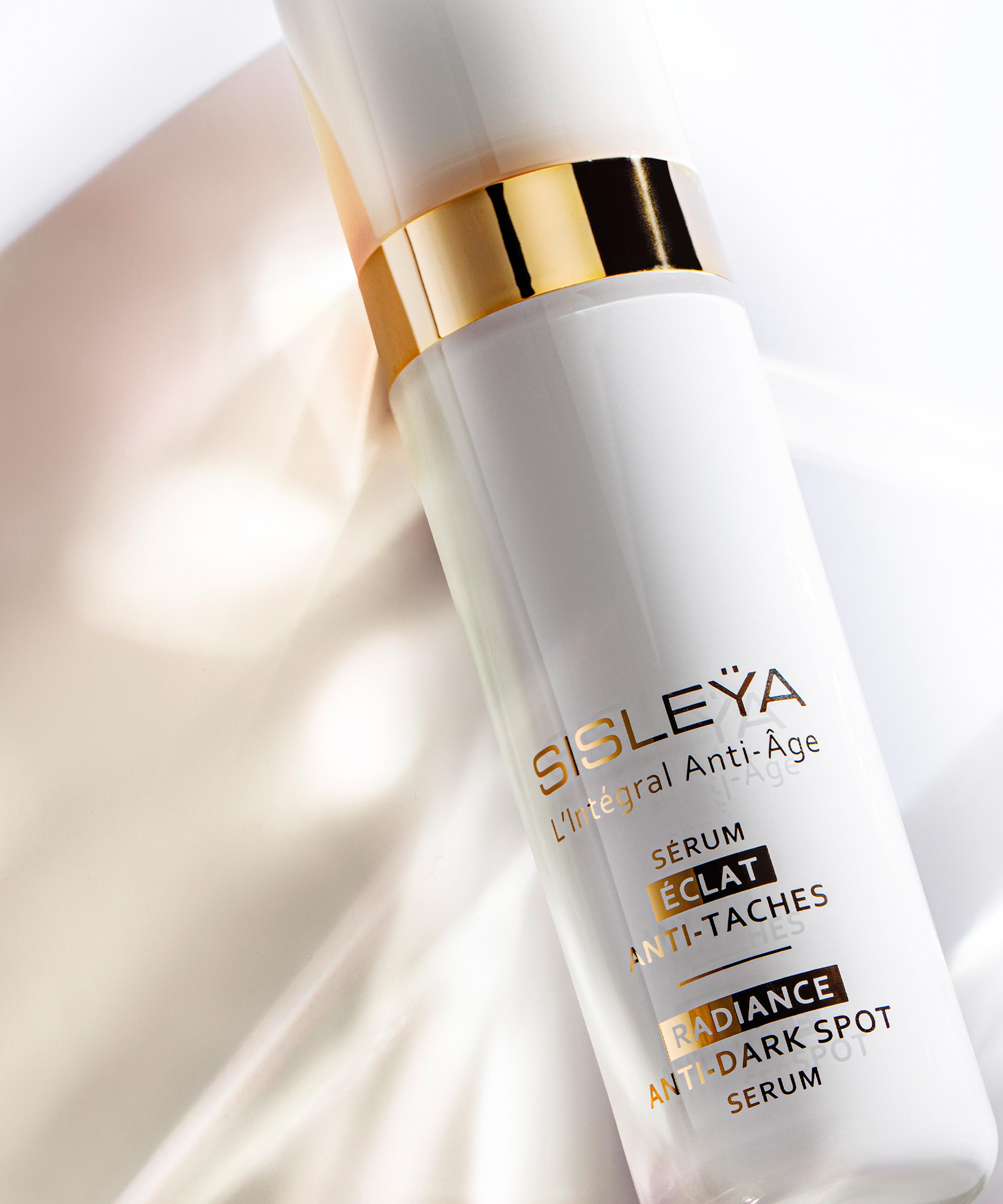 Sisley Paris - Sisleÿa L'Intégral Anti-Âge Radiance Anti-Dark Spot Serum 30ml image number 1