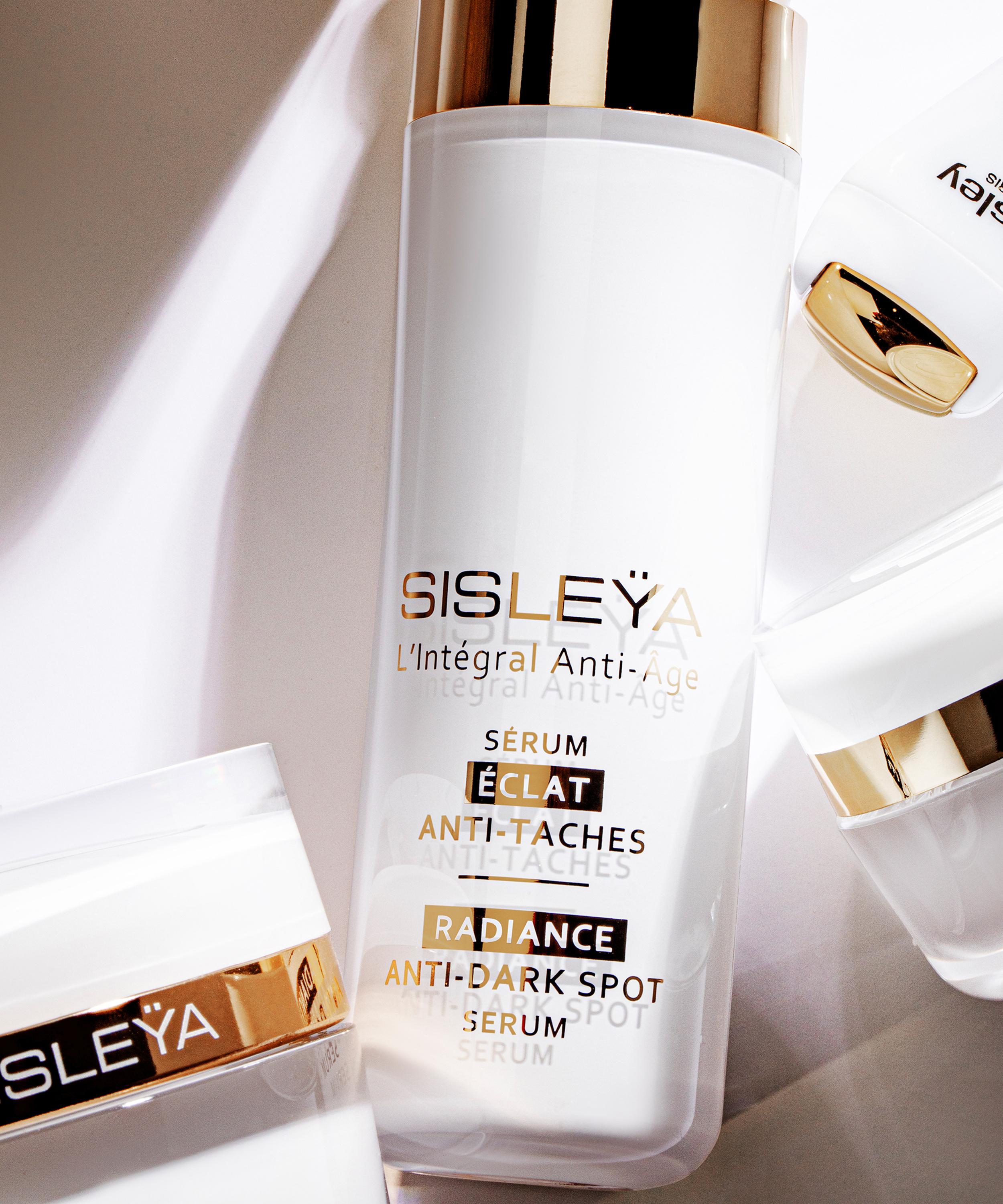 Sisley Paris - Sisleÿa L'Intégral Anti-Âge Radiance Anti-Dark Spot Serum 30ml image number 2