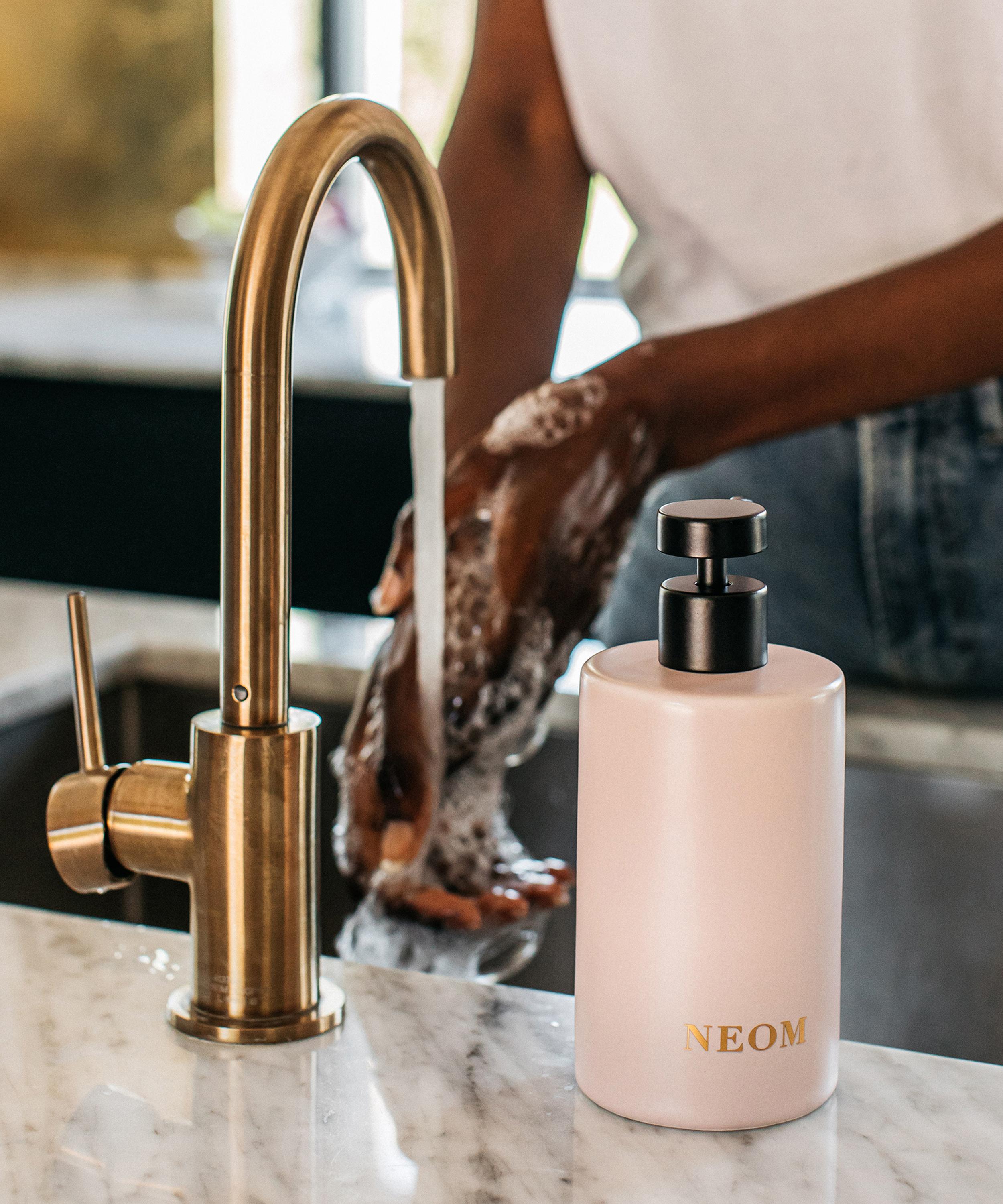 NEOM Organics - Real Luxury Hand & Body Wash Refill 1L image number 2