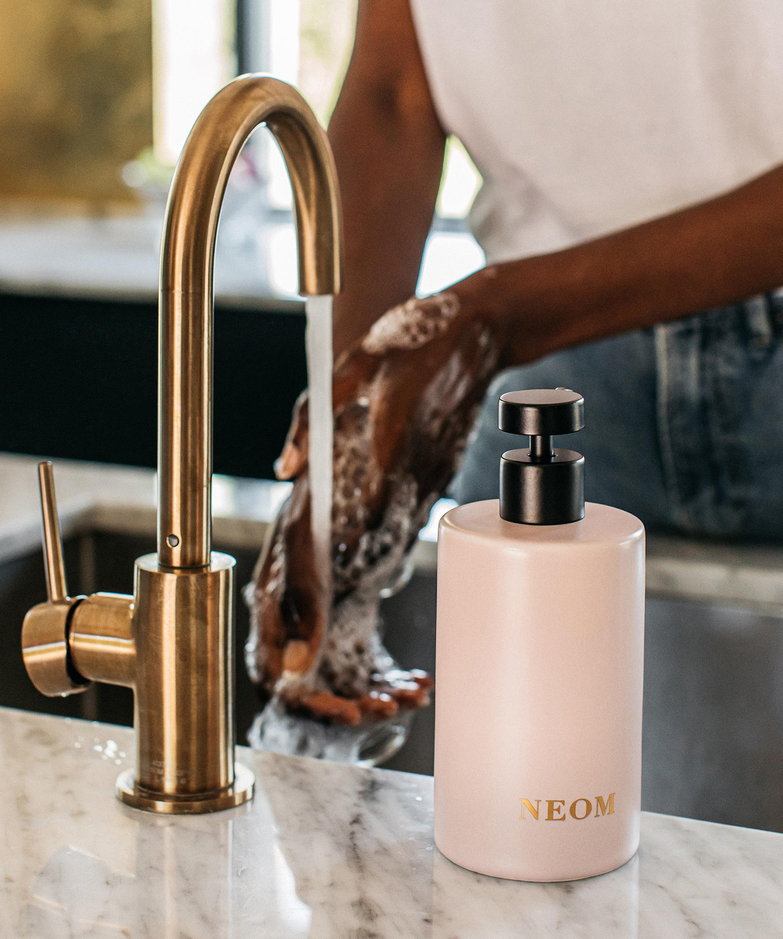 NEOM Organics - Complete Bliss Hand & Body Wash Refill 1L image number 3