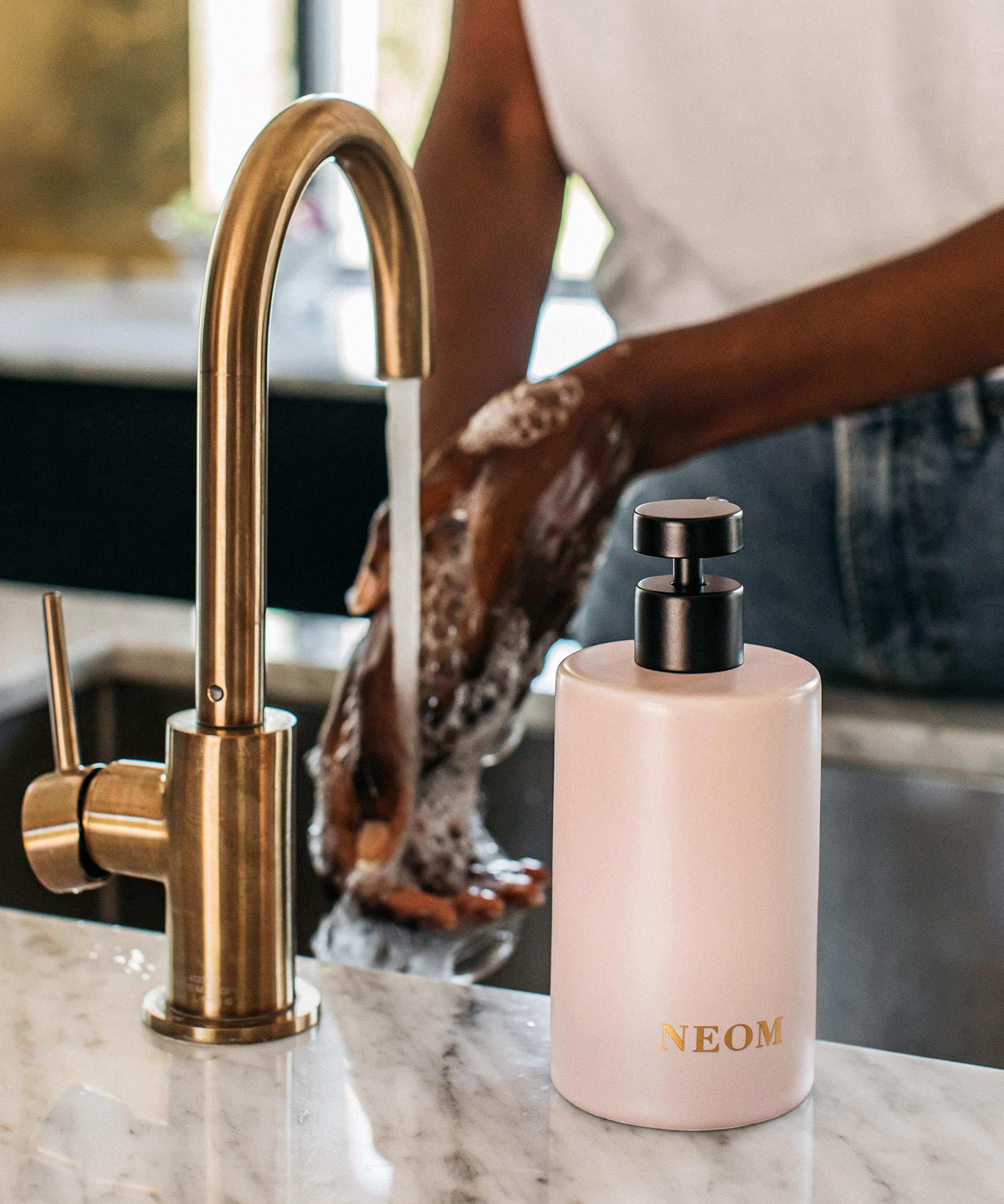 NEOM Organics - Real Luxury Hand & Body Wash Refill and Ceramic Dispenser 1L image number 4