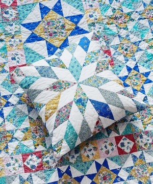 Liberty Fabrics - Arley Gardens Lasenby Quilting Cotton image number 1