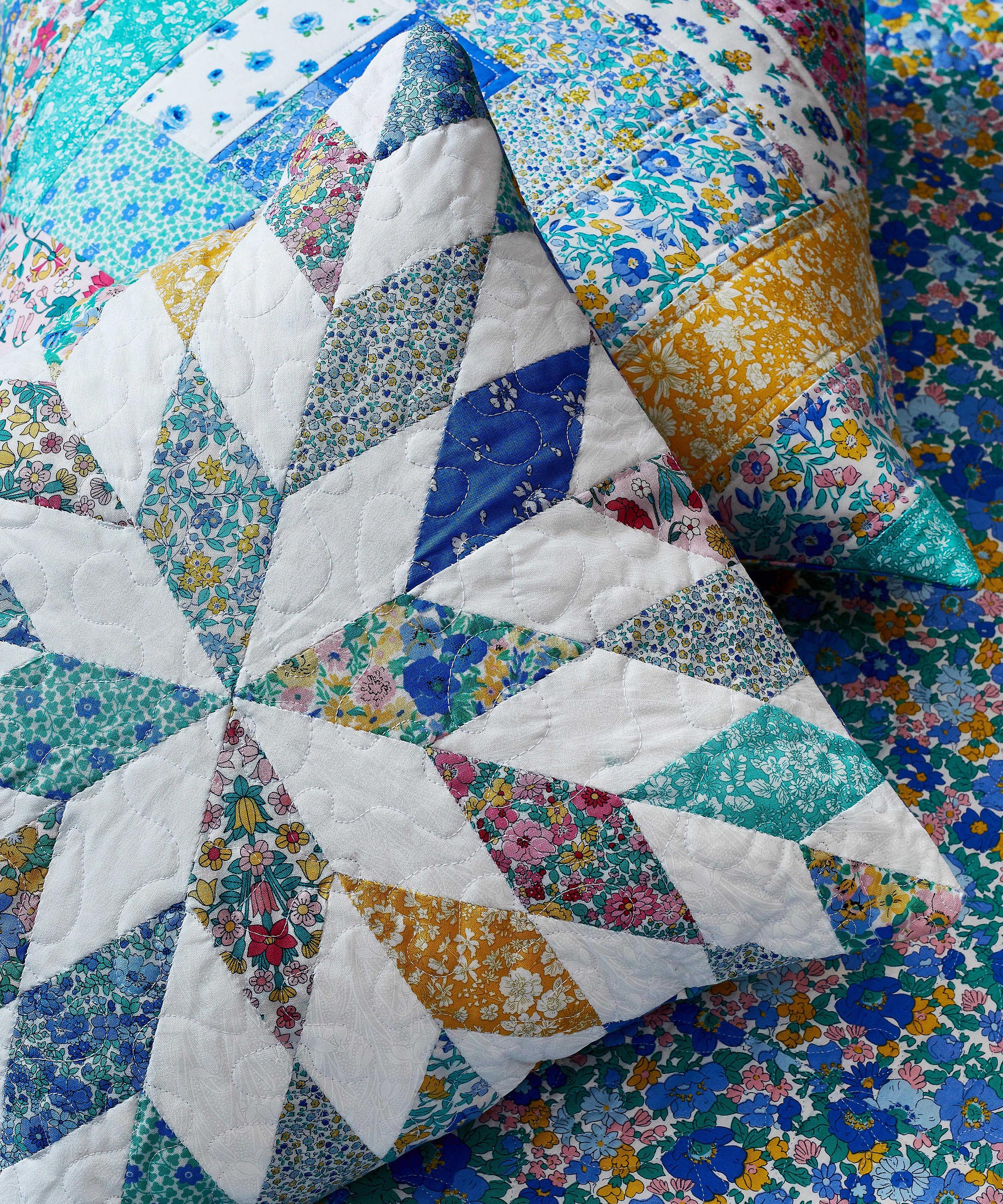 Liberty Fabrics - Cosmos Flower Lasenby Quilting Cotton image number 1