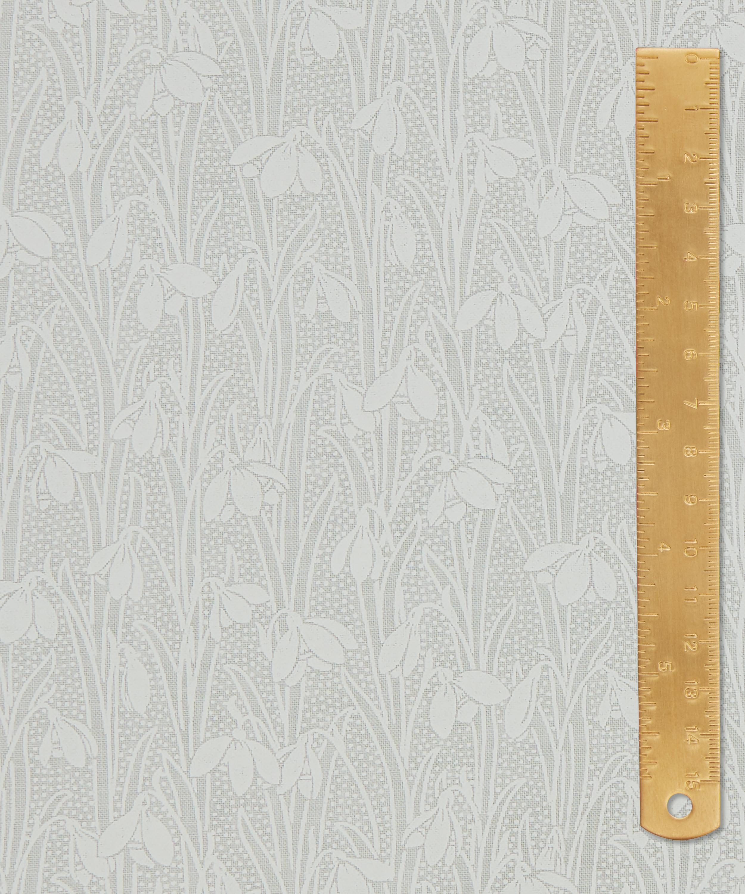 Liberty Fabrics - Snowdrop Belle Lasenby Quilting Cotton image number 4