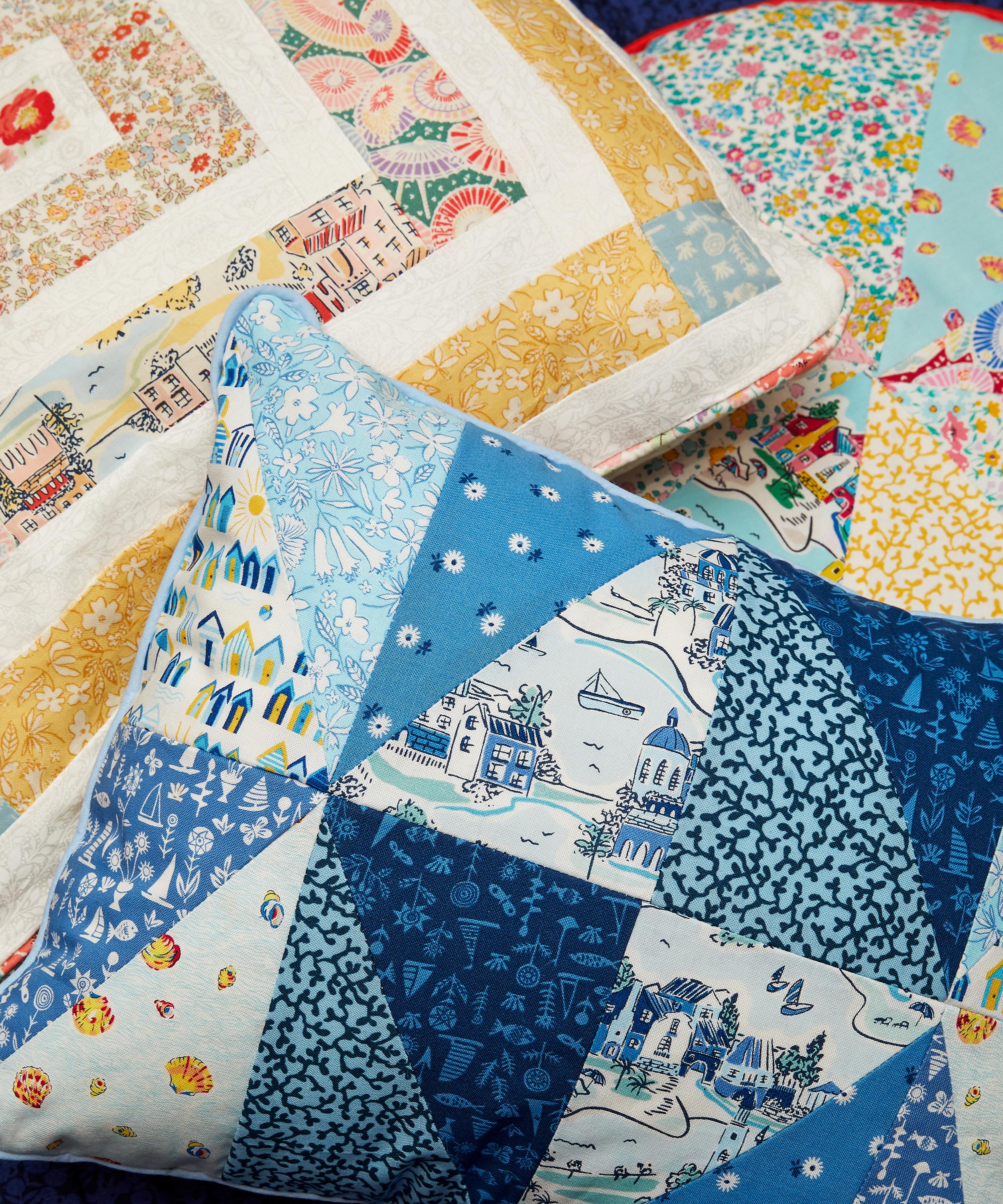 Liberty Fabrics - Coastal Flowers Lasenby Quilting Cotton image number 1