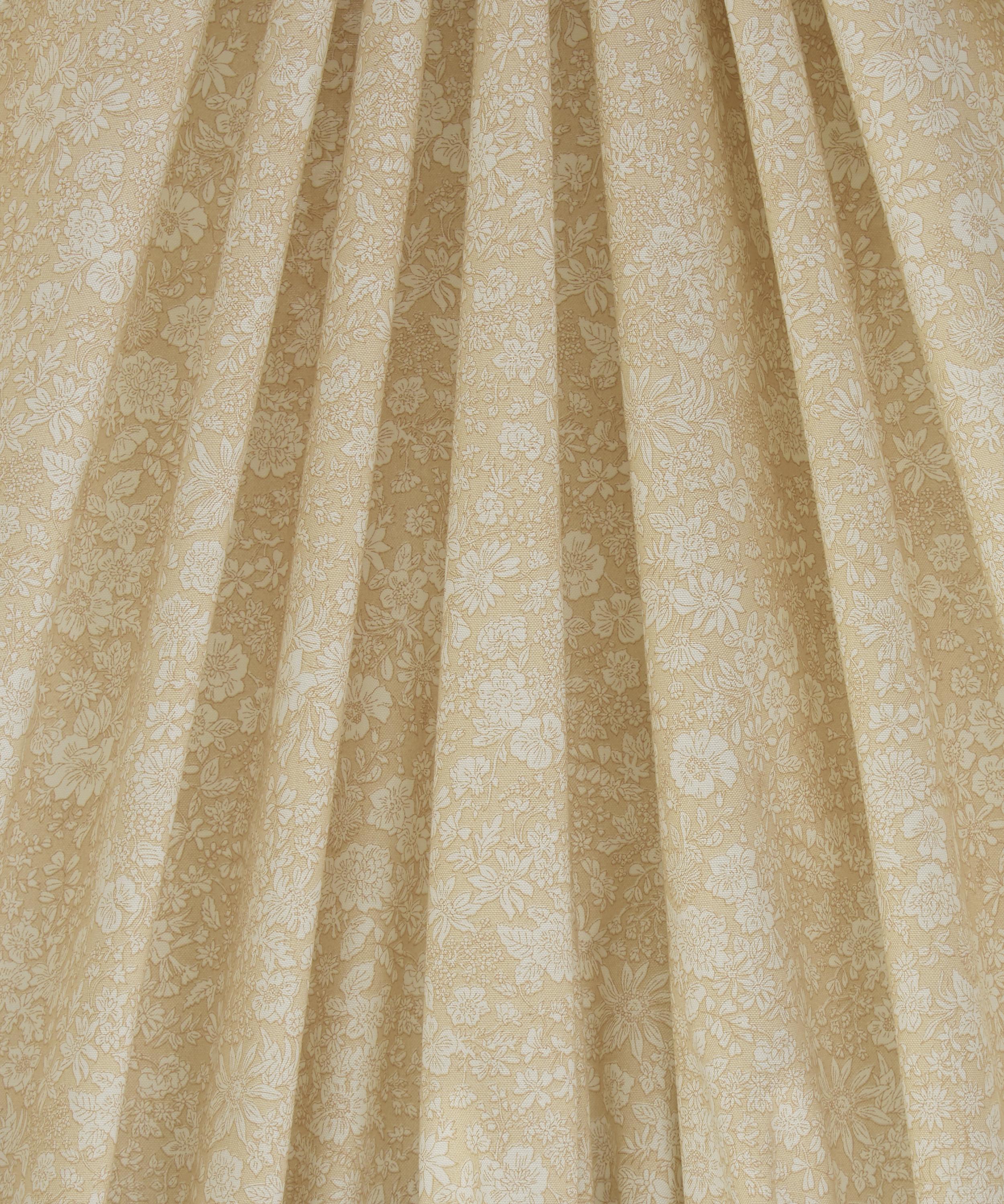 Liberty Fabrics - Cotton Emily Belle Lasenby Quilting Cotton image number 2
