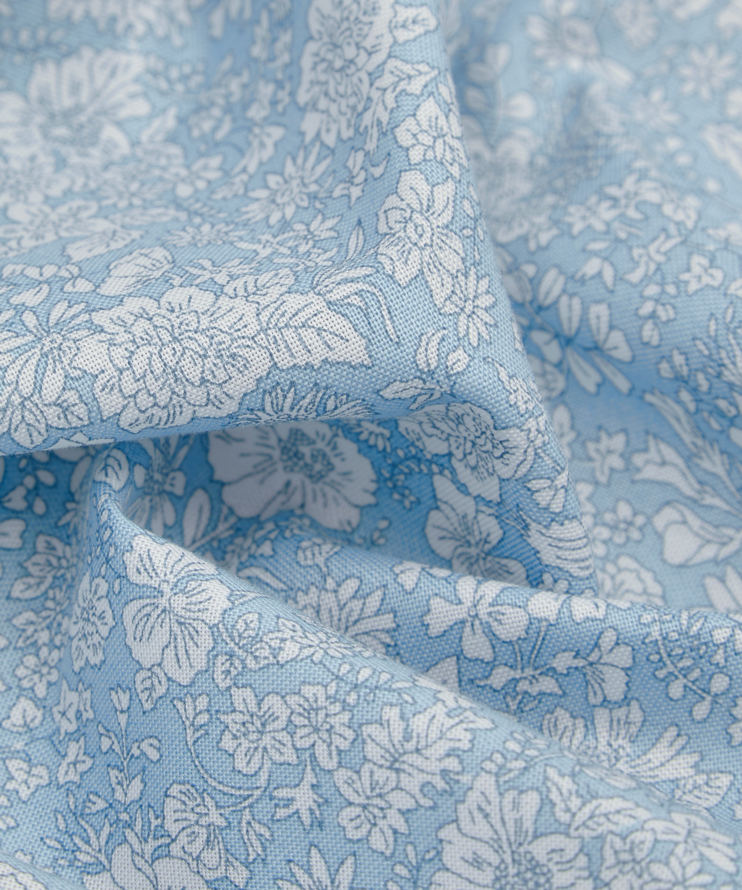 Liberty Fabrics - Blue Sky Emily Belle Lasenby Quilting Cotton image number 4