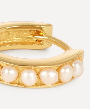 Shyla - Gold-Plated Pearl Indent Huggie Hoop Earrings image number 3