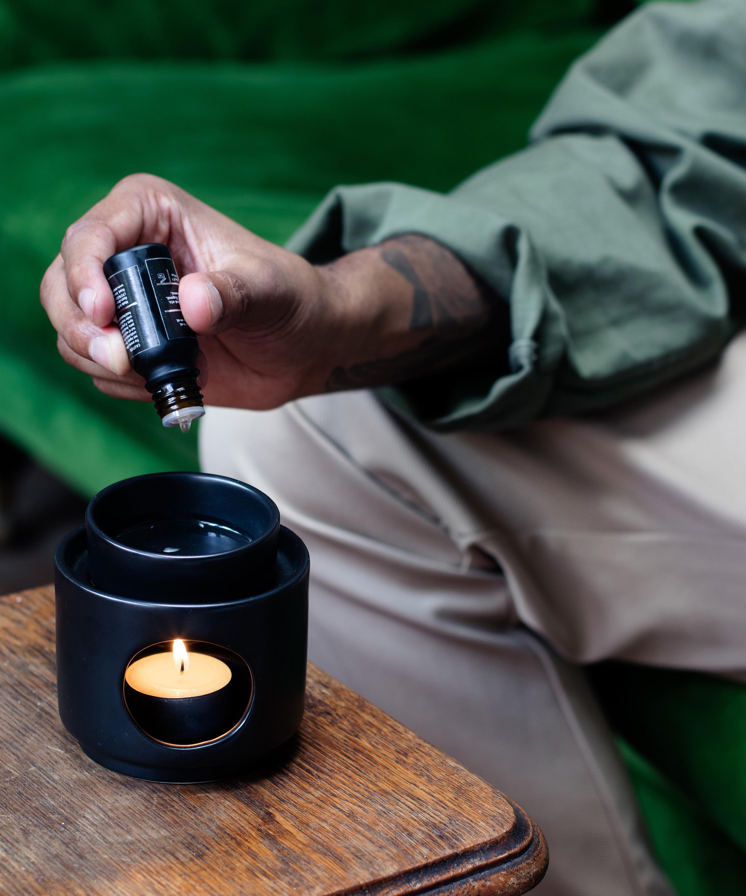 anatomē - Black Ceramic Oil Burner image number 1