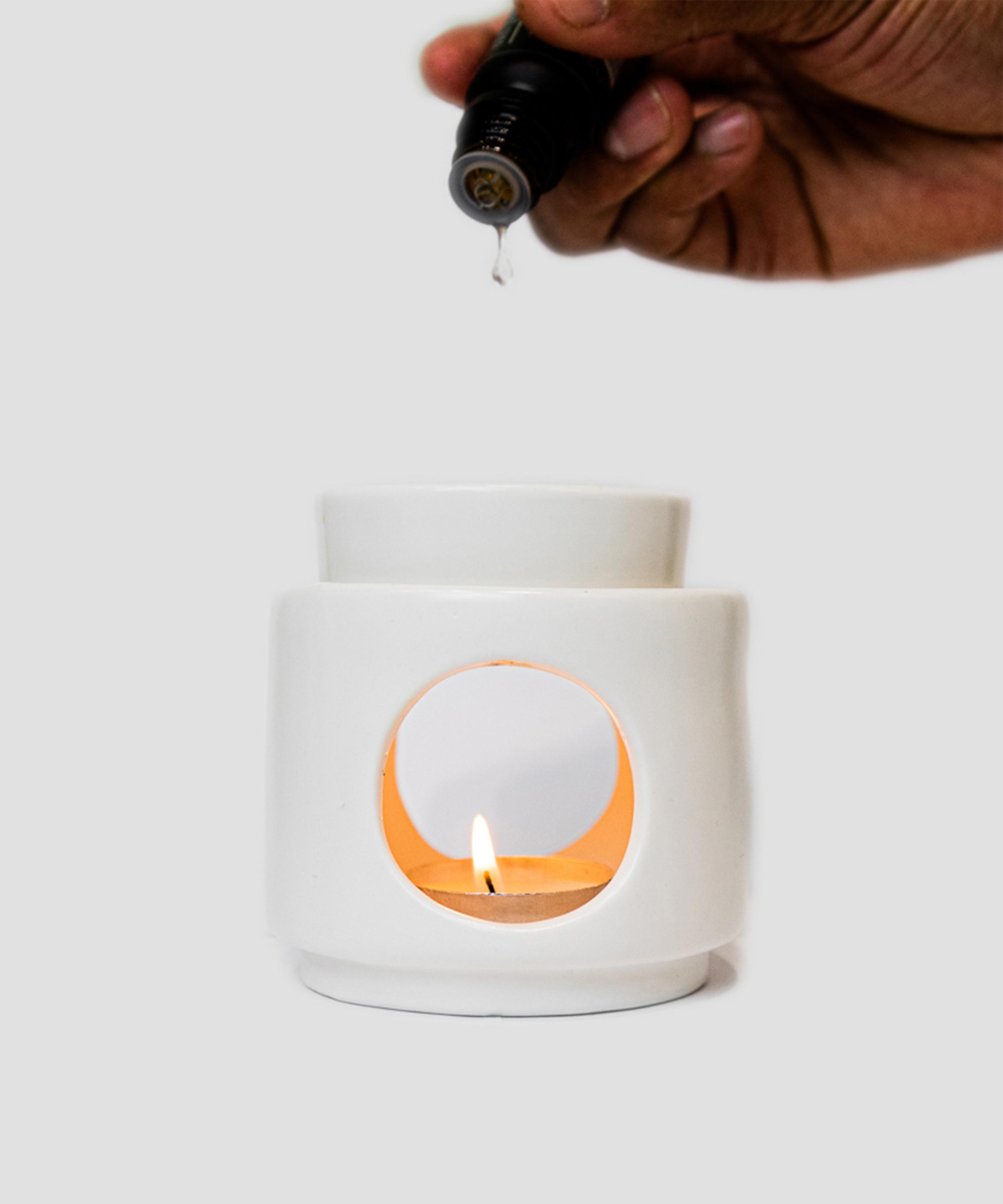 anatomē - White Ceramic Oil Burner image number 1