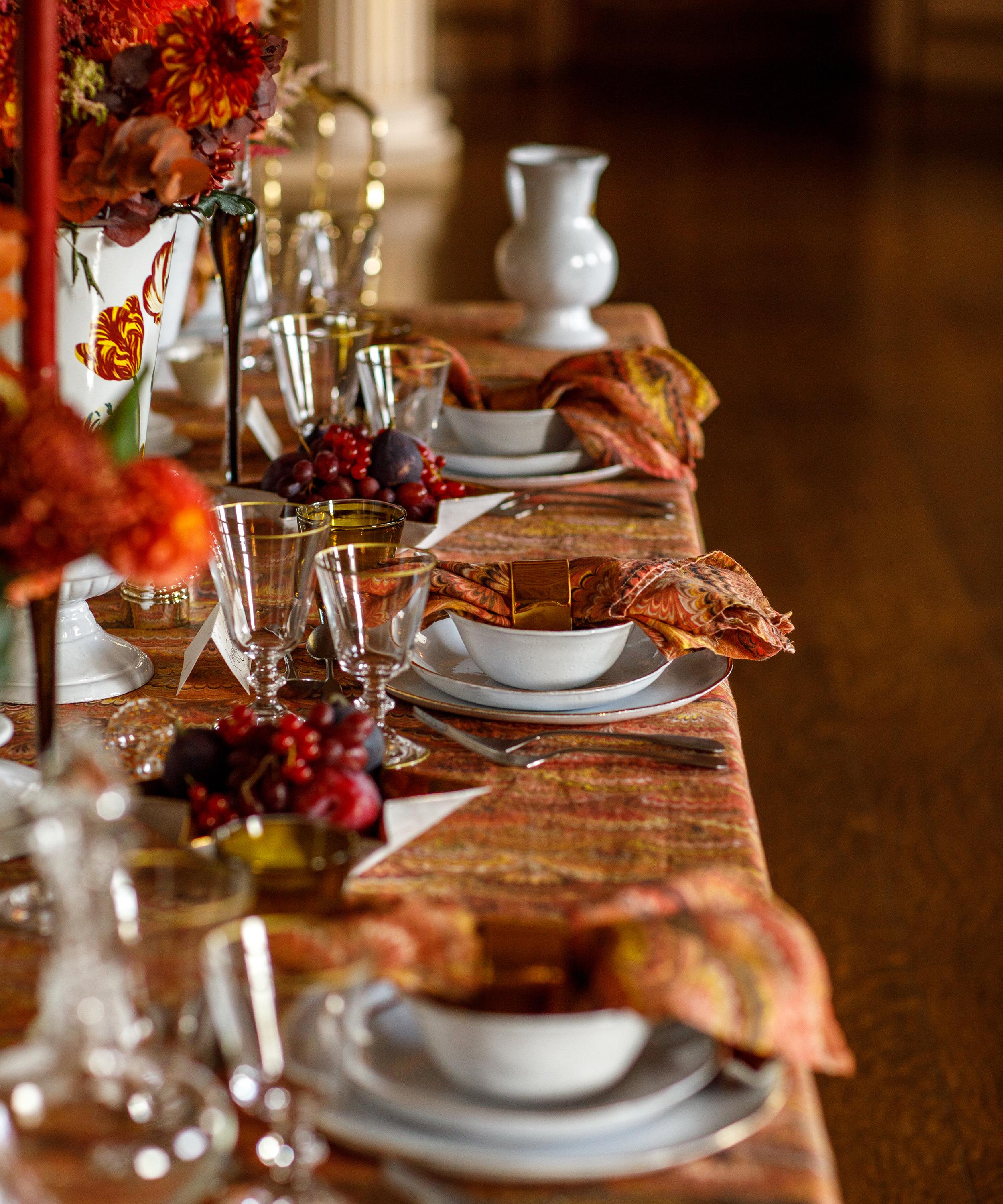 Summerill & Bishop - Marble Fan Linen Tablecloth Medium image number 1