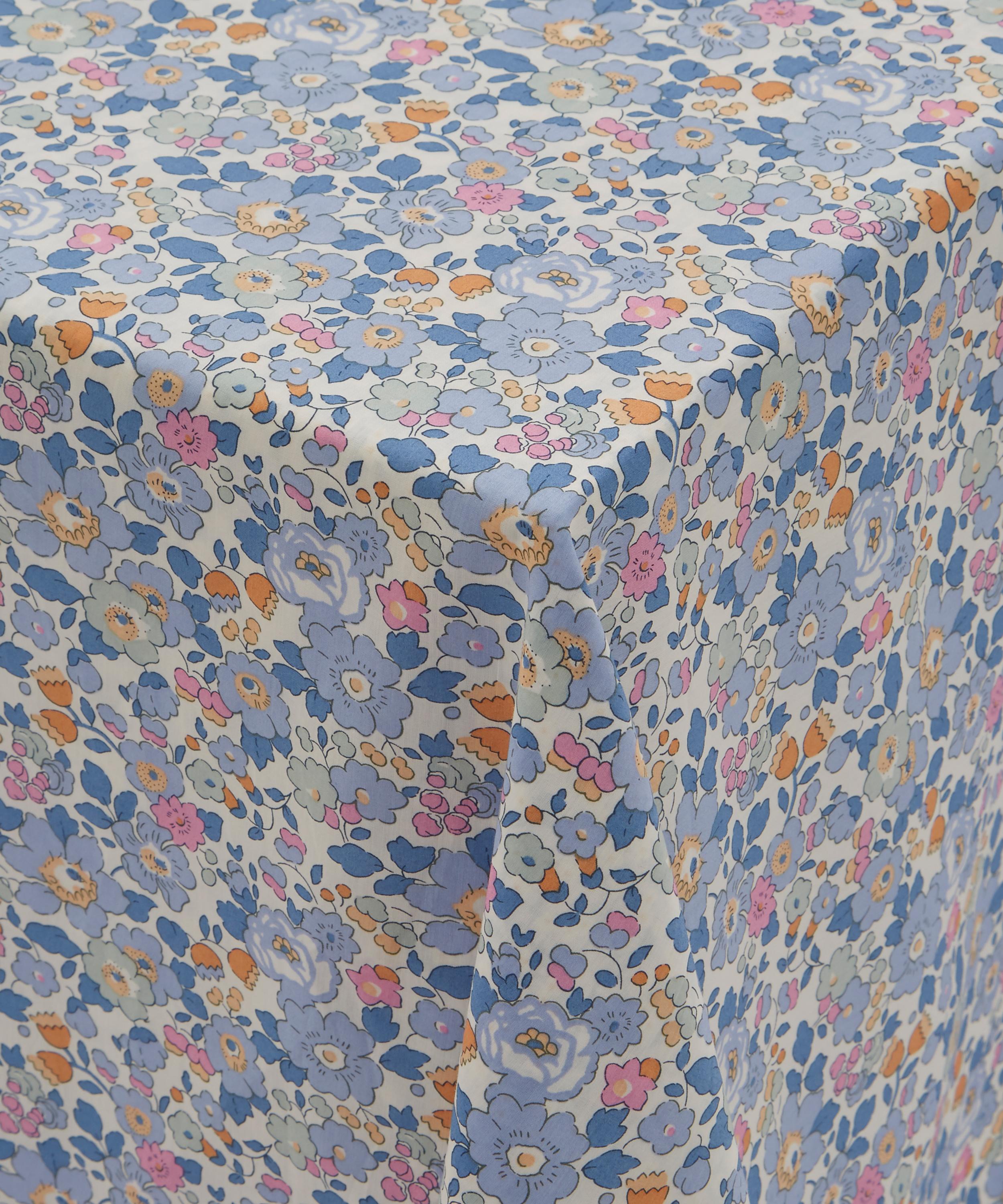 Coco & Wolf - Mitsi Valeria and Betsy Lavender Small Stitch Edge Tablecloth image number 1