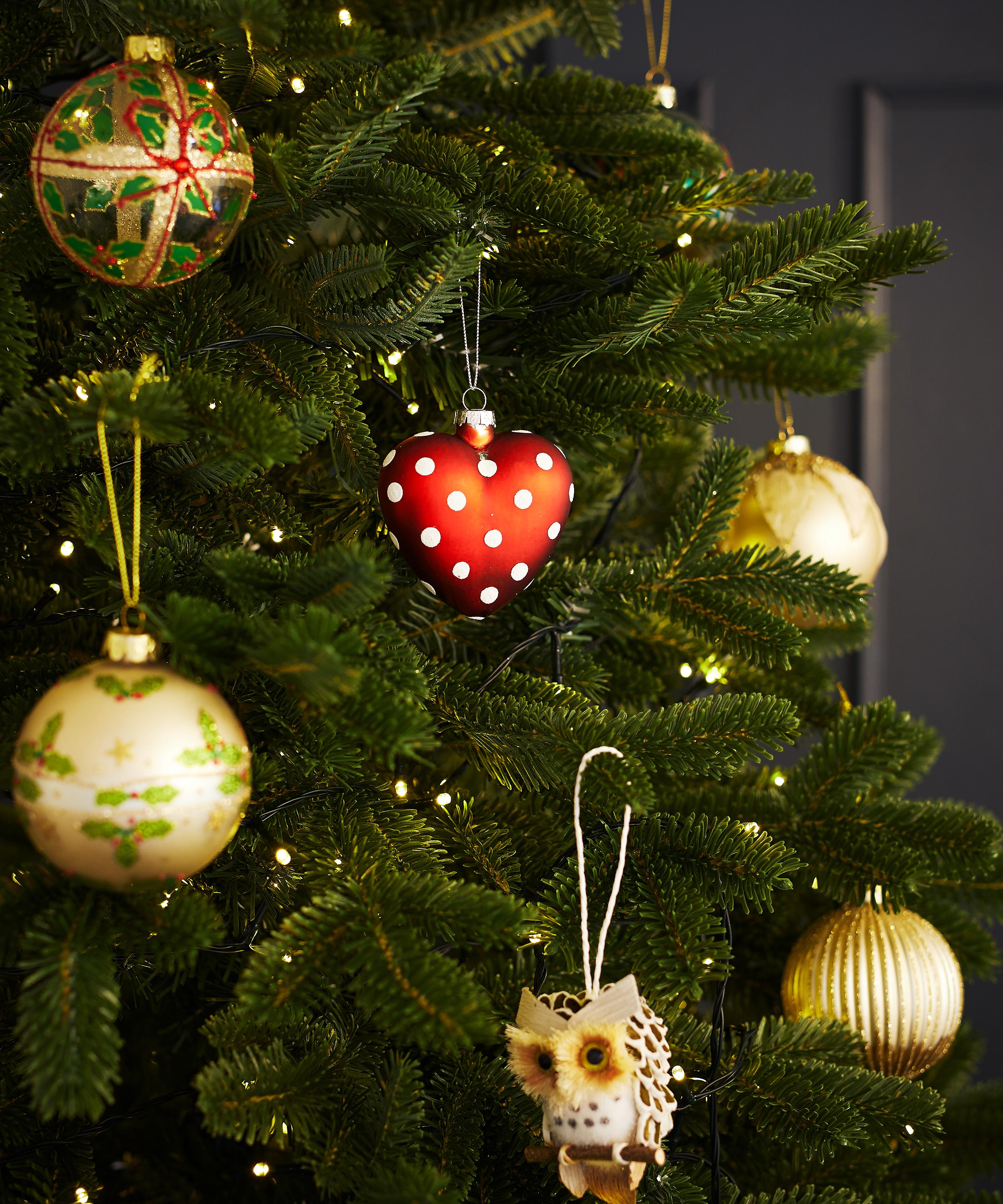 Christmas - Glass Polka Dot Heart Bauble image number 1
