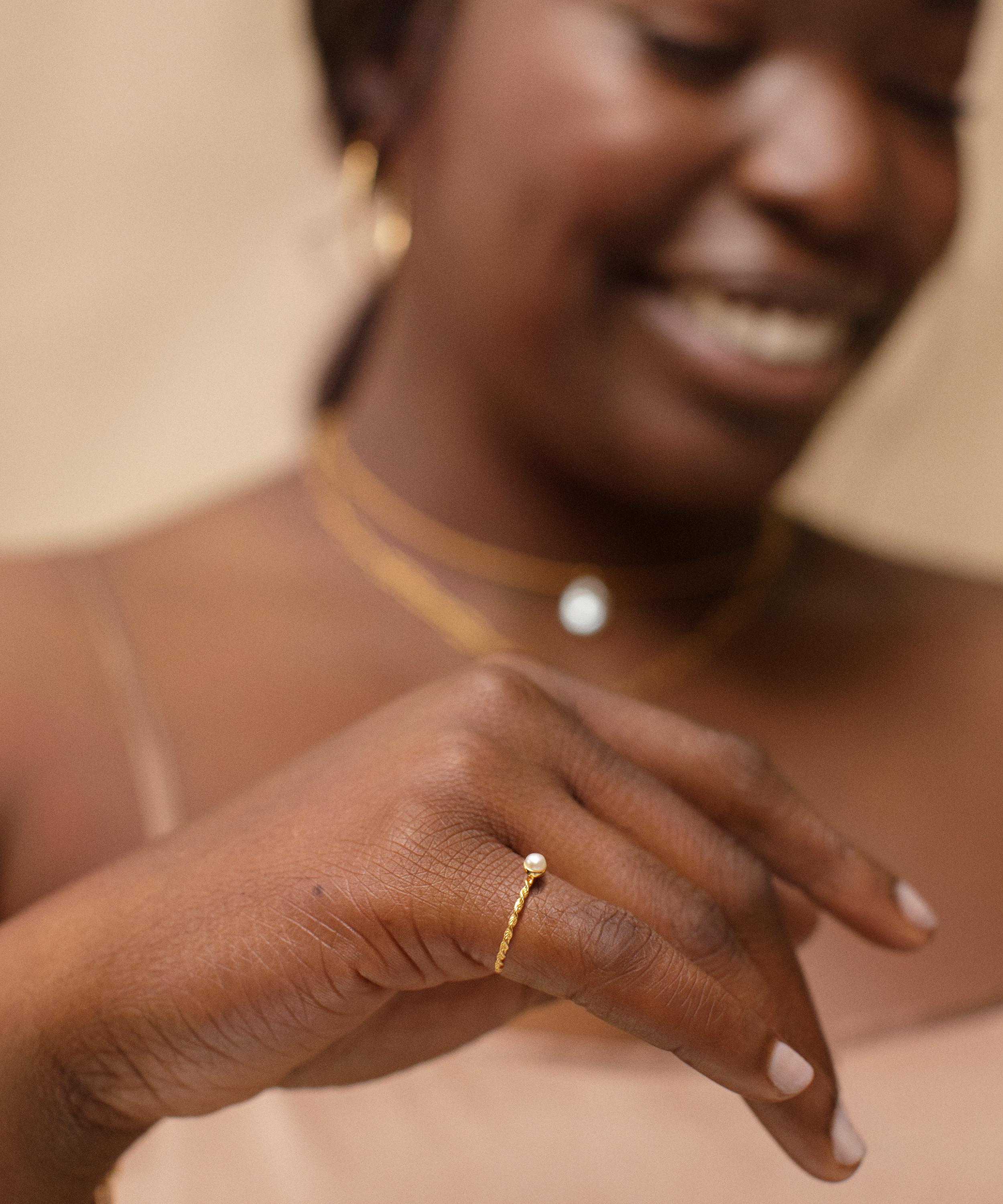 Monica Vinader - 18ct Gold Plated Vermeil Silver Corda Skinny Pearl Ring image number 