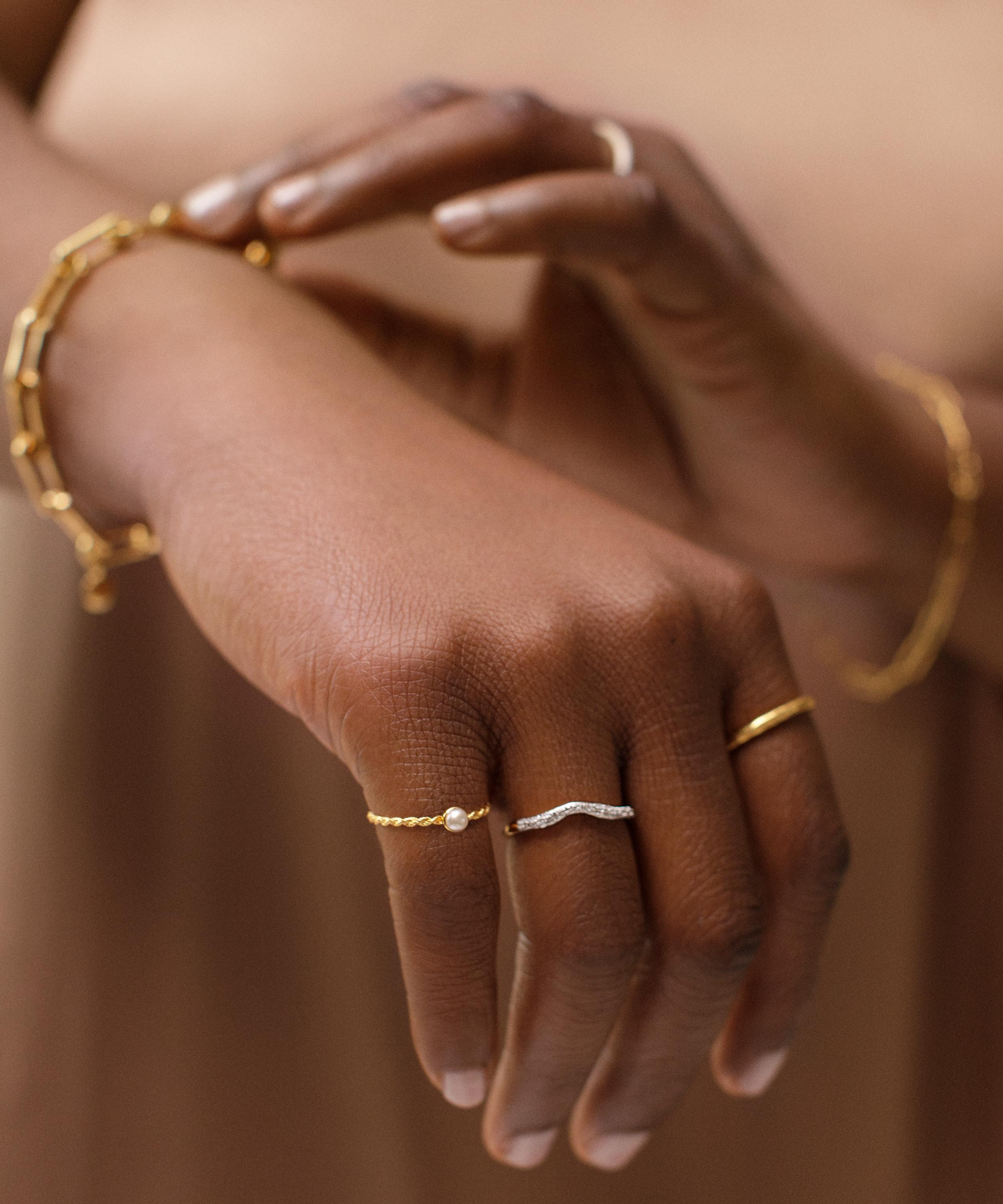 Monica Vinader - 18ct Gold Plated Vermeil Silver Corda Skinny Pearl Ring image number 