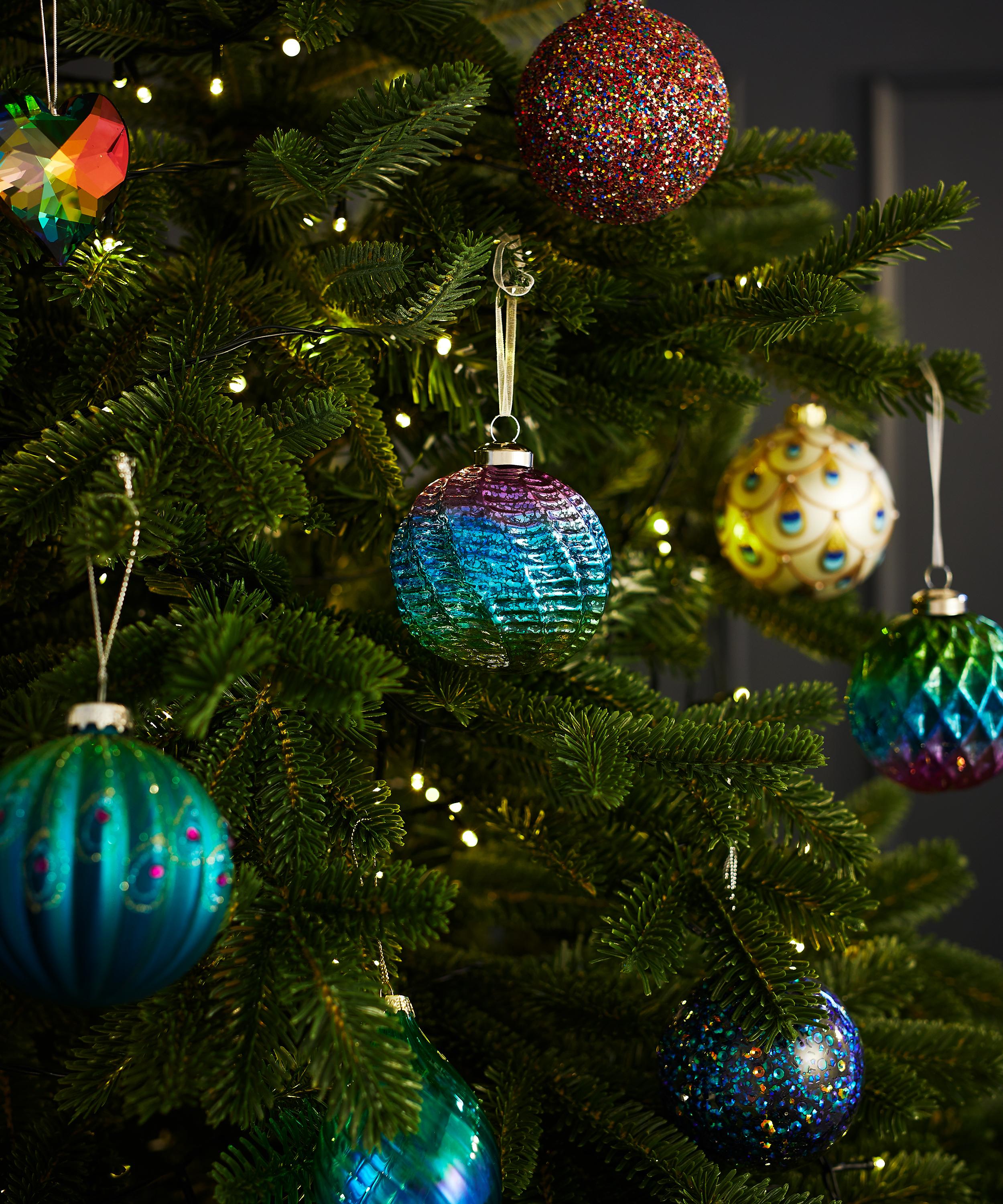 Christmas - Gradient Spiral Bauble image number 1