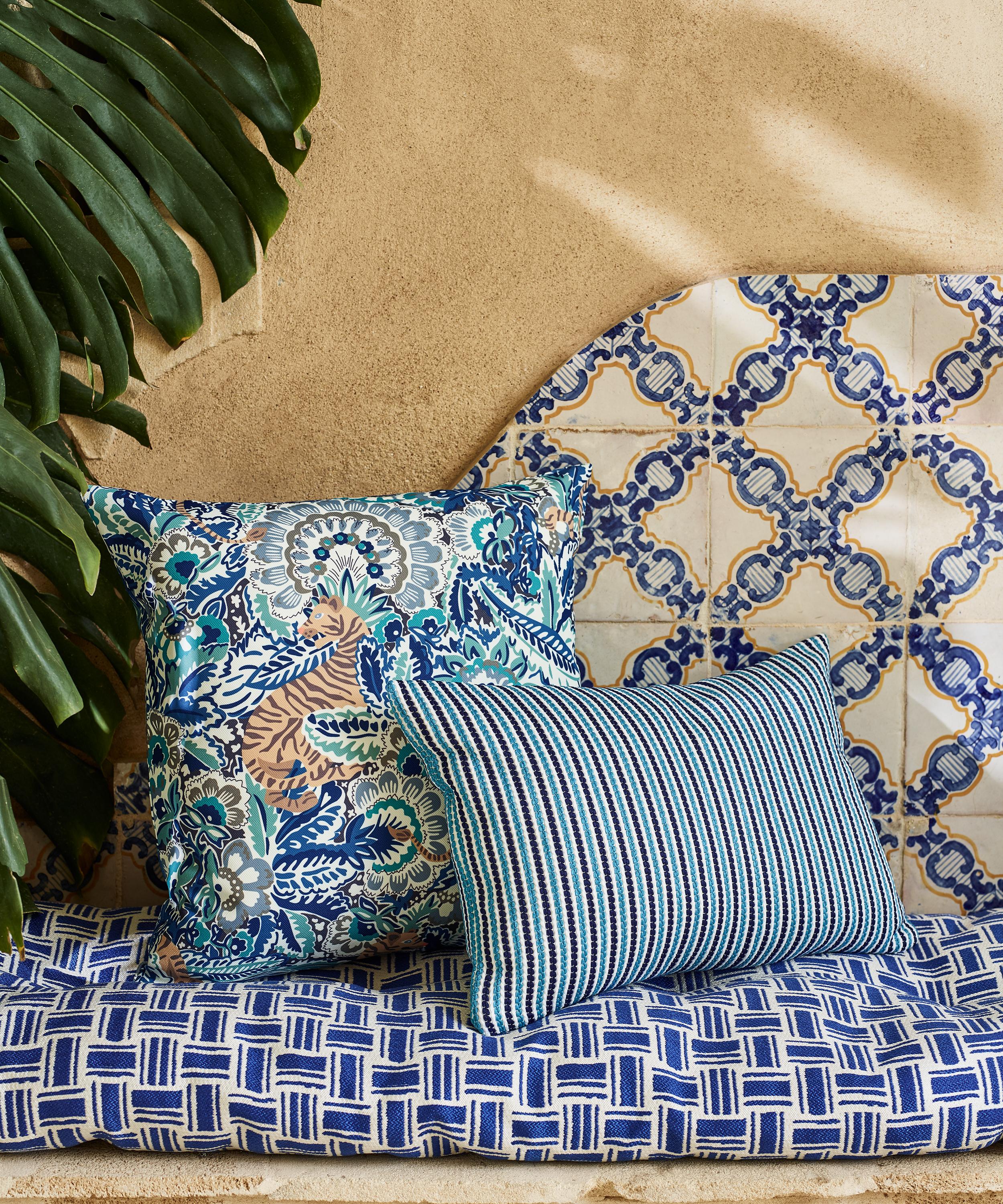 Liberty Interiors - Candy Stripe Harlow in Lapis – Outdoor image number 1