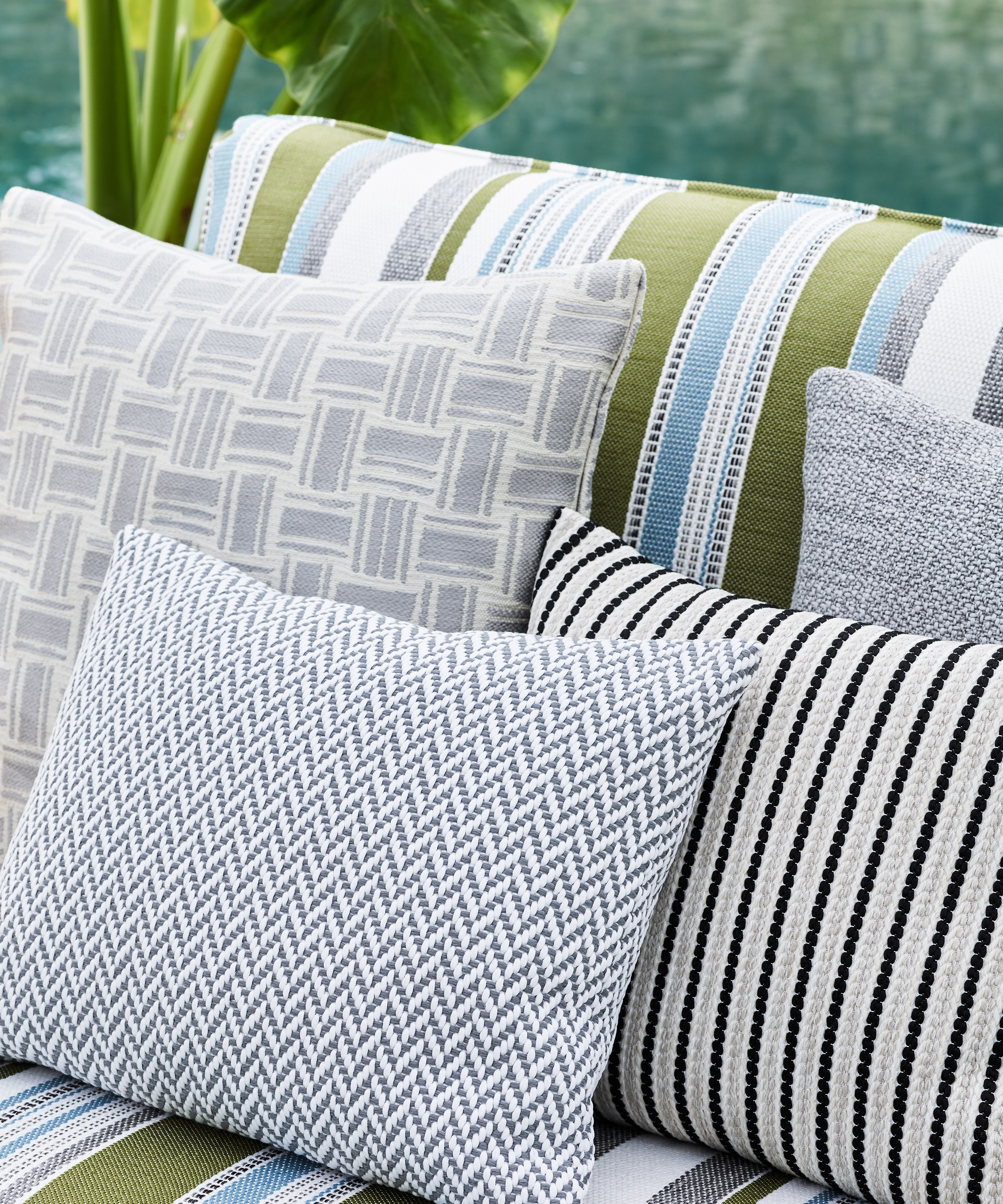 Liberty Interiors - Candy Stripe Harlow in Pewter – Outdoor image number 1